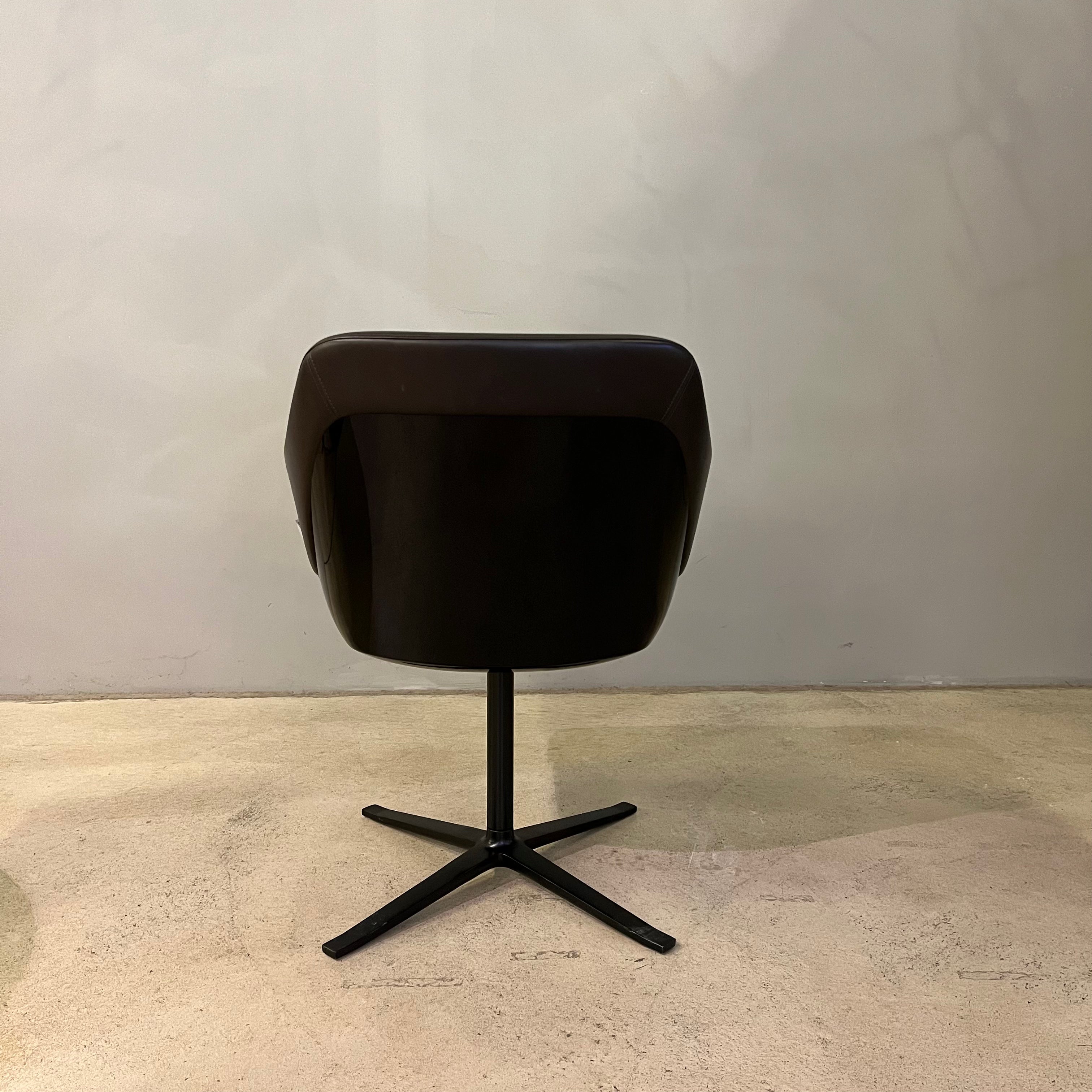 Walter Knoll / Turtle 1861 / Schalensessel