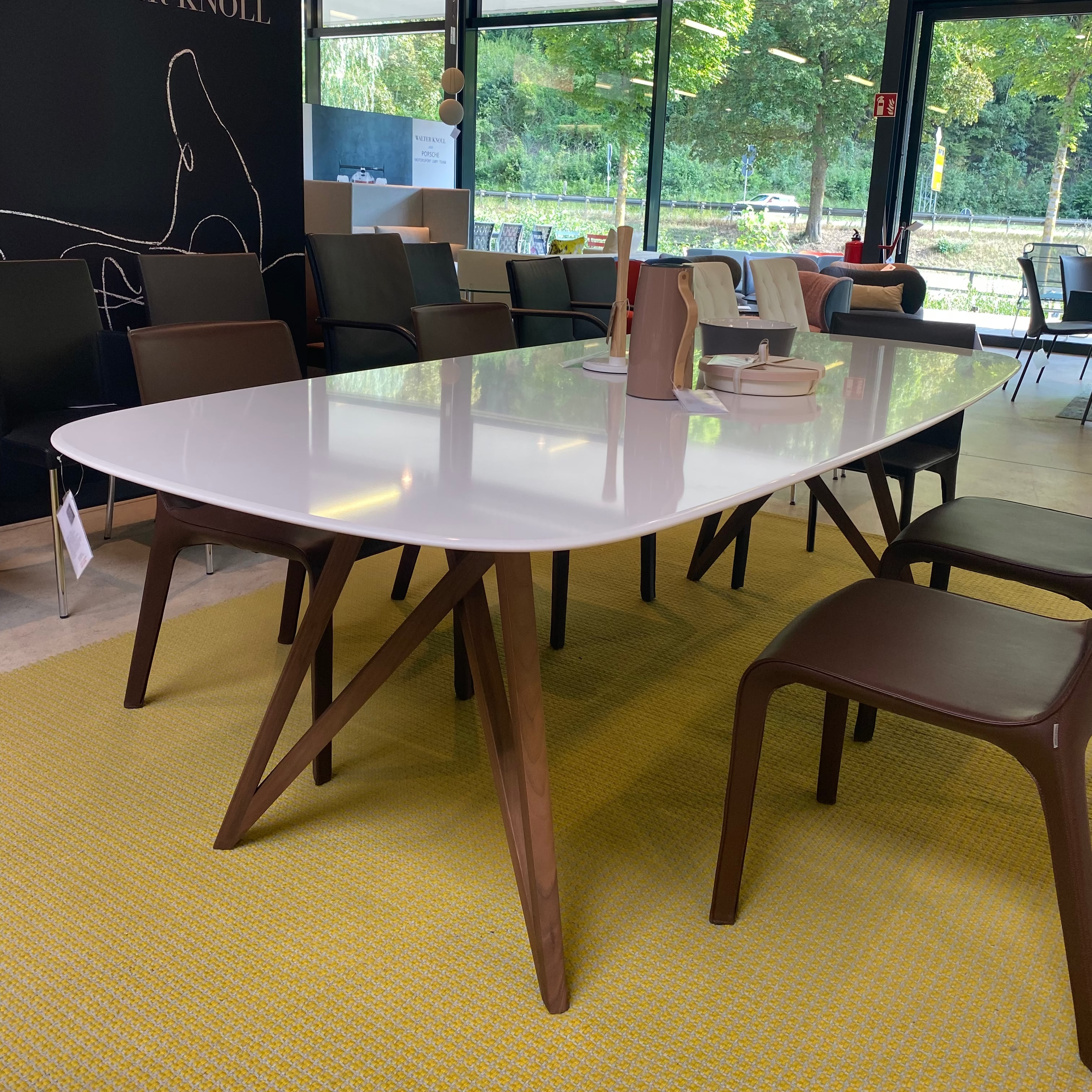 Esstisch Walter Knoll Seito 2752 Holzbeine Nussbaum Steinplatte Quarzsteinplatte