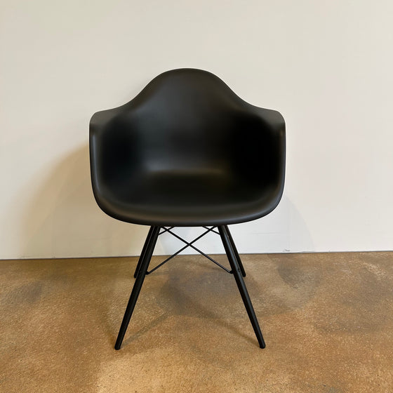 Vitra / Eames Plastic Armchair DAR / Armlehnstuhl