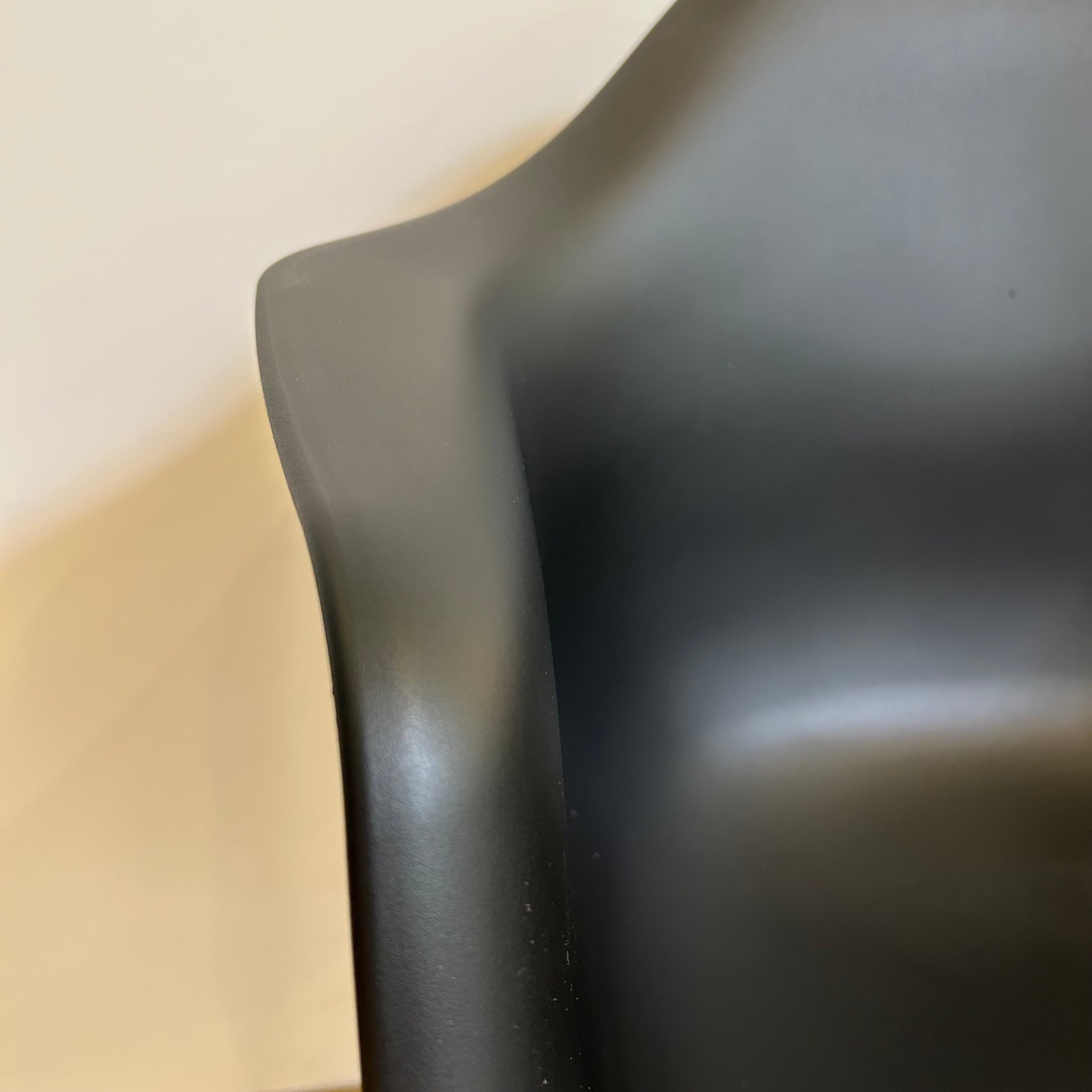 Vitra DAr Detail