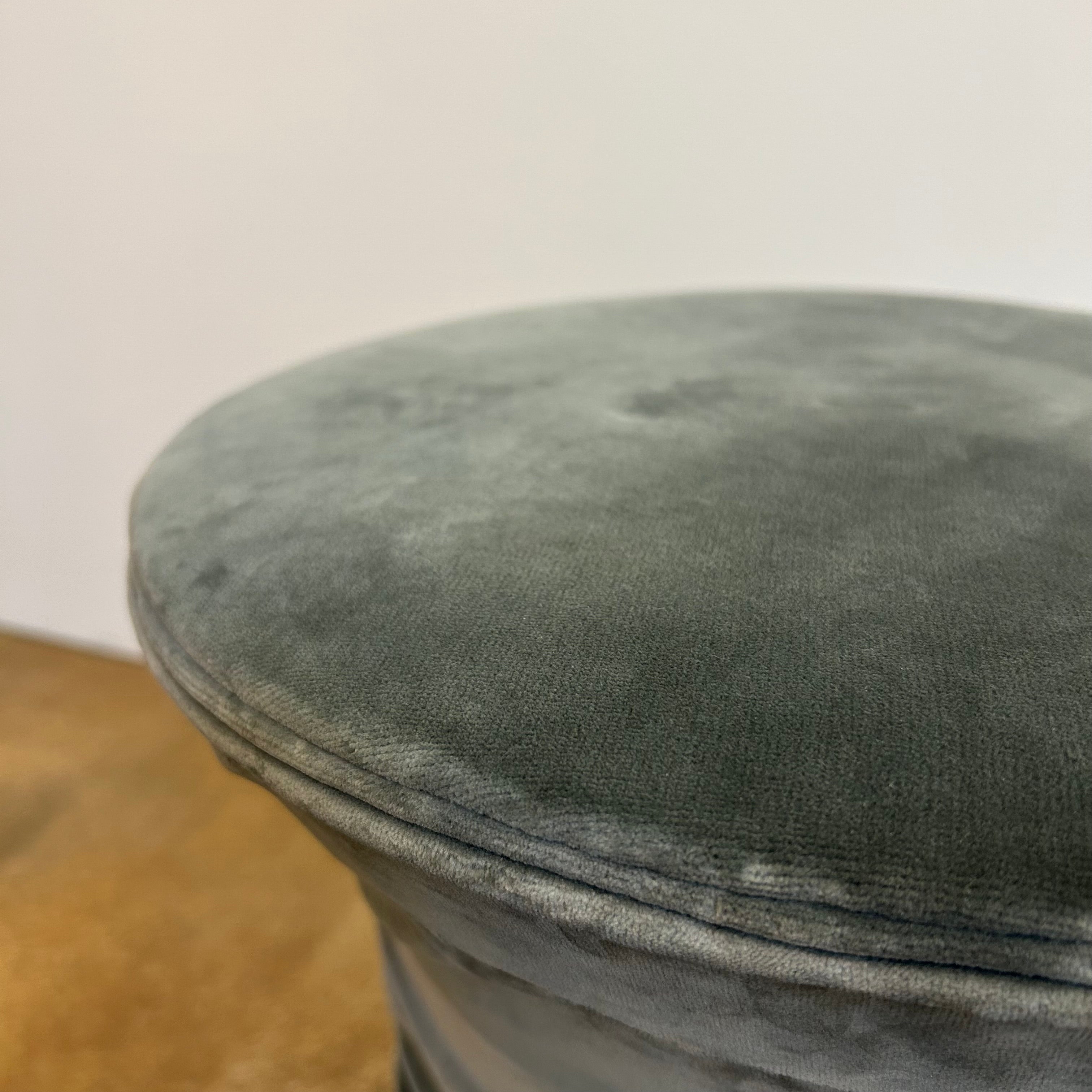 Walter Knoll / Bellows 222-H1 / Hocker Spoke