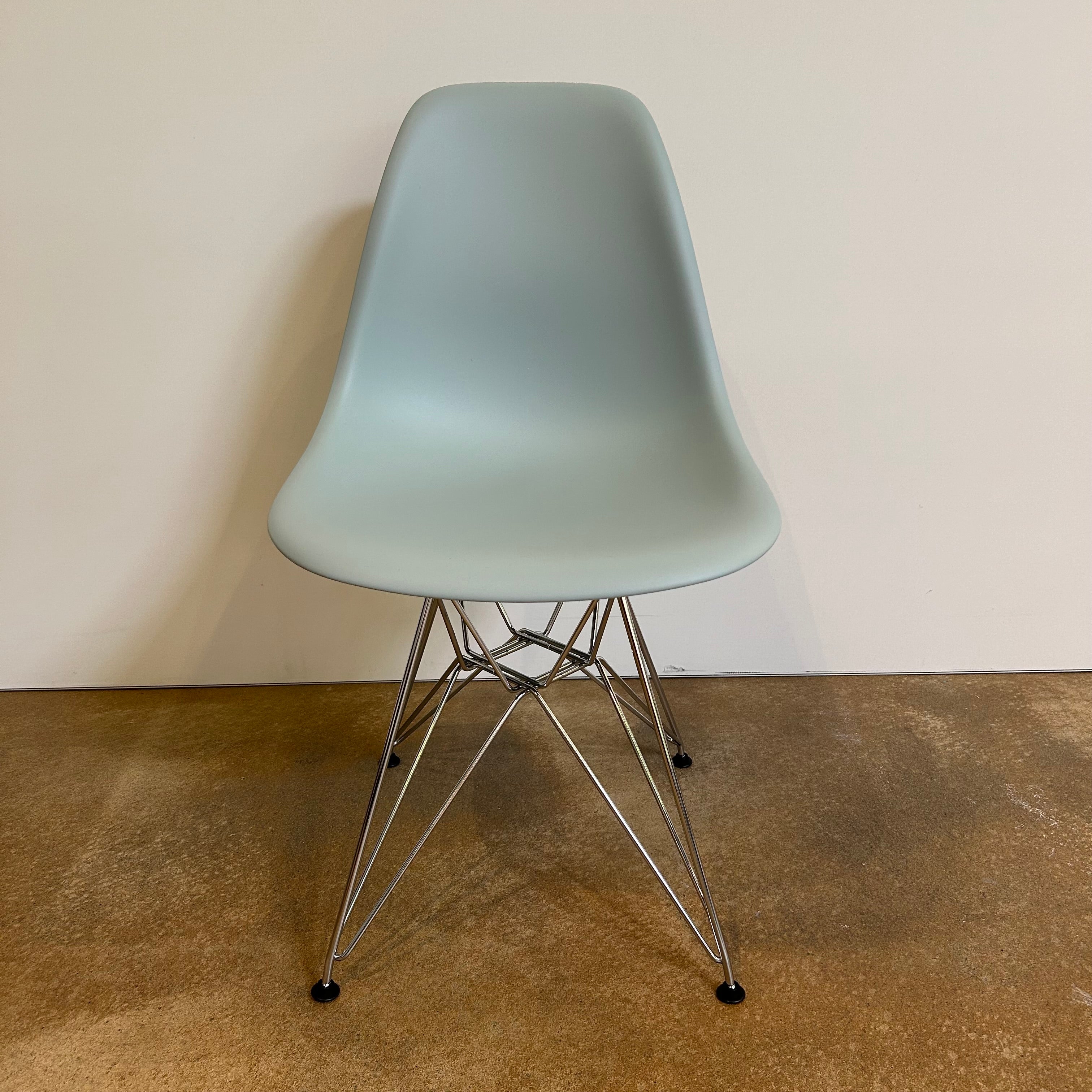 Vitra / Eames Plastic Side Chair DSR / Stuhl
