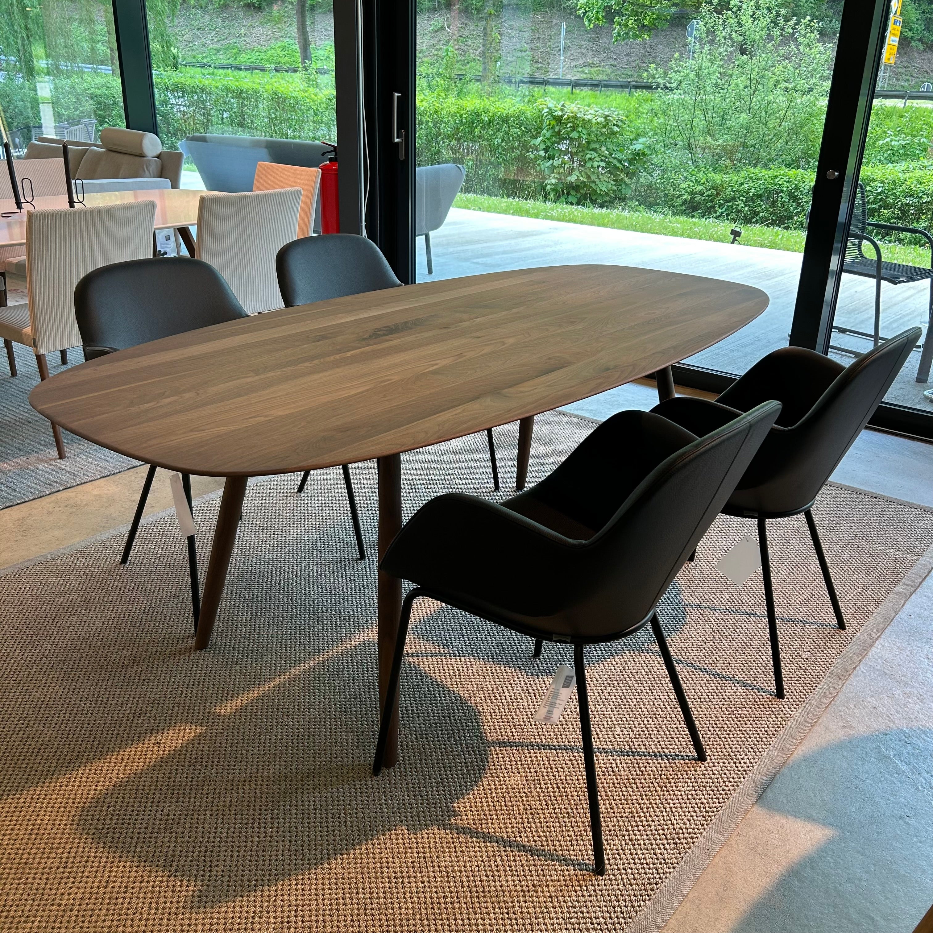Walter Knoll Sheru