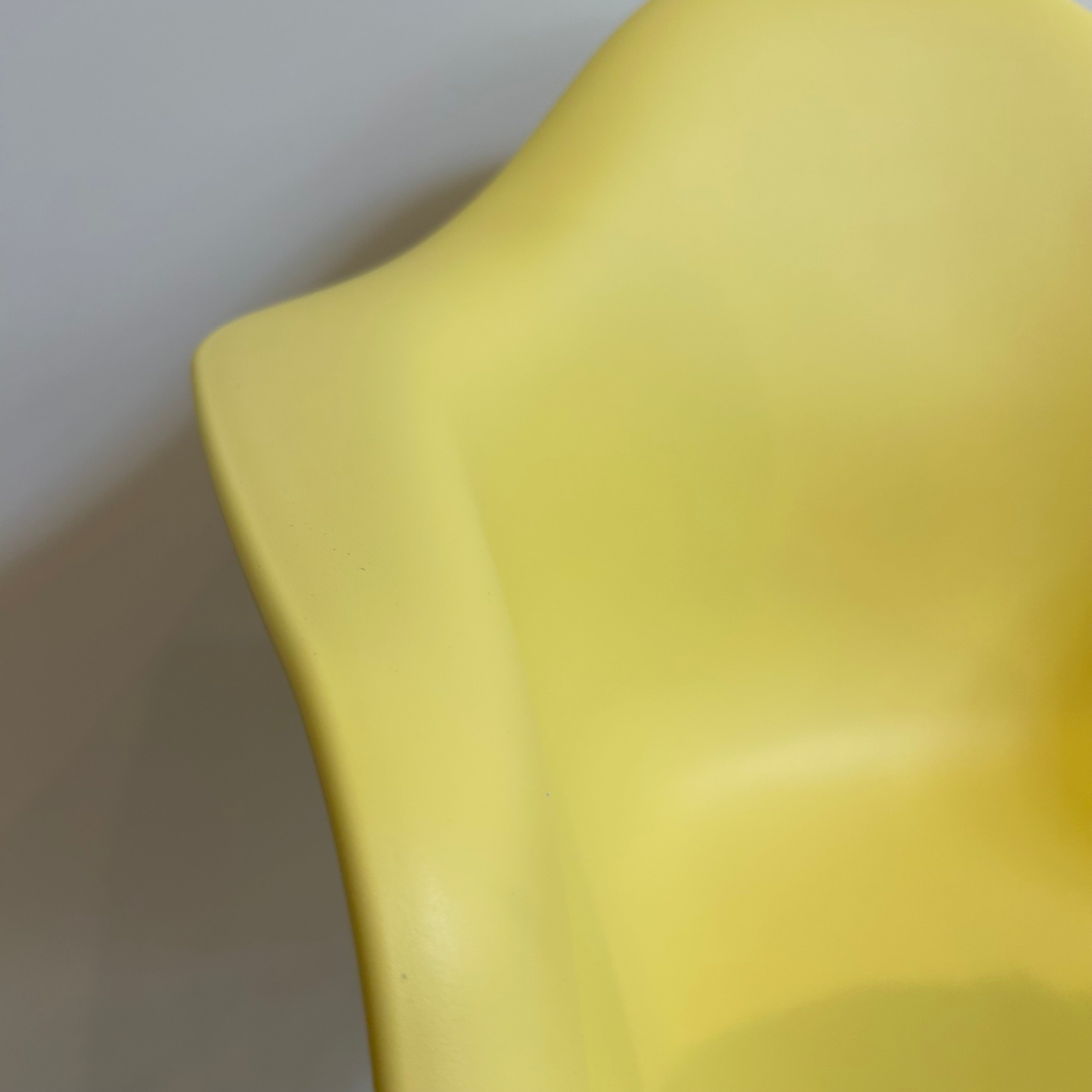 Vitra / Eames Plastic Armchair DAR / Armlehnstuhl