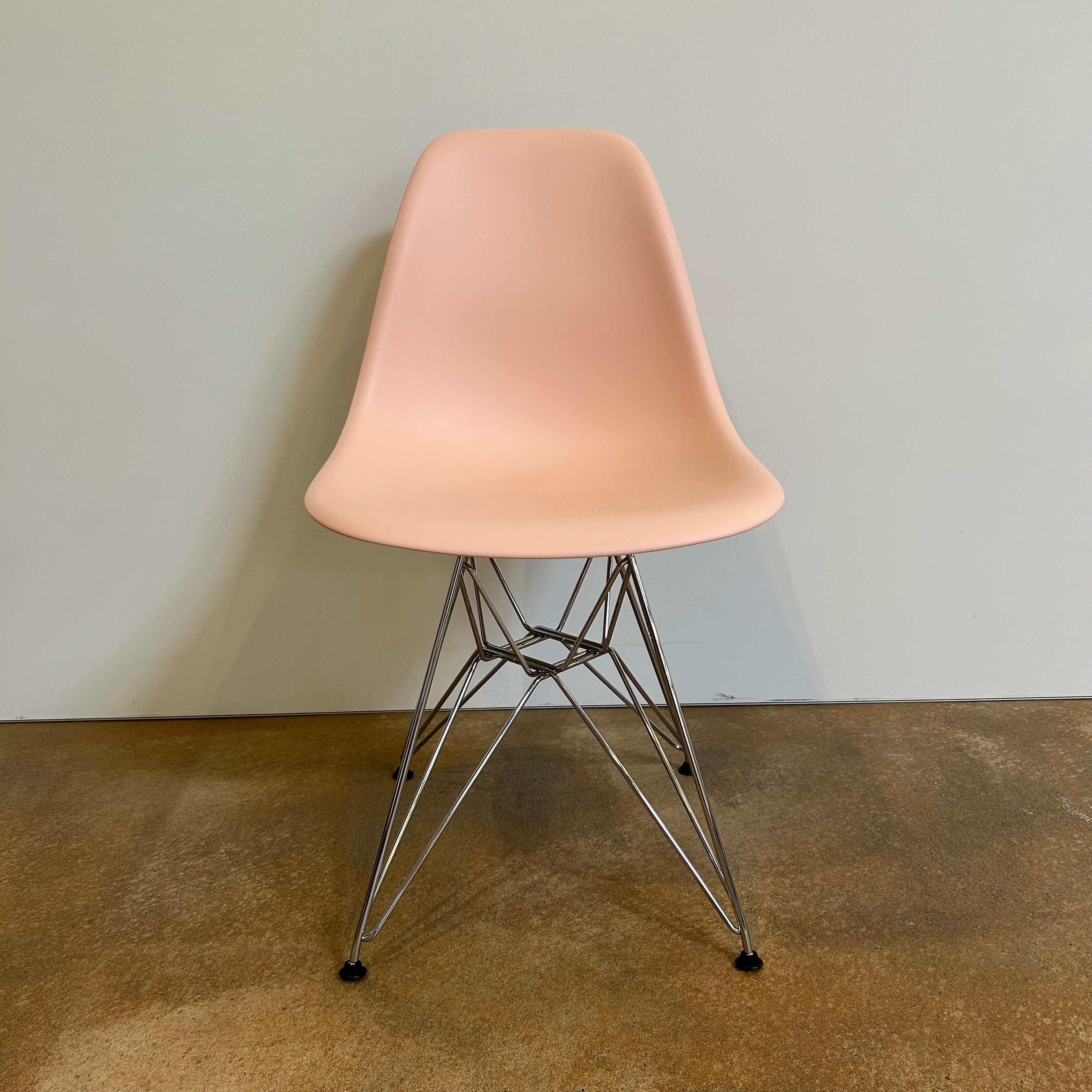 Vitra / Eames Plastic Side Chair DSR / Stuhl