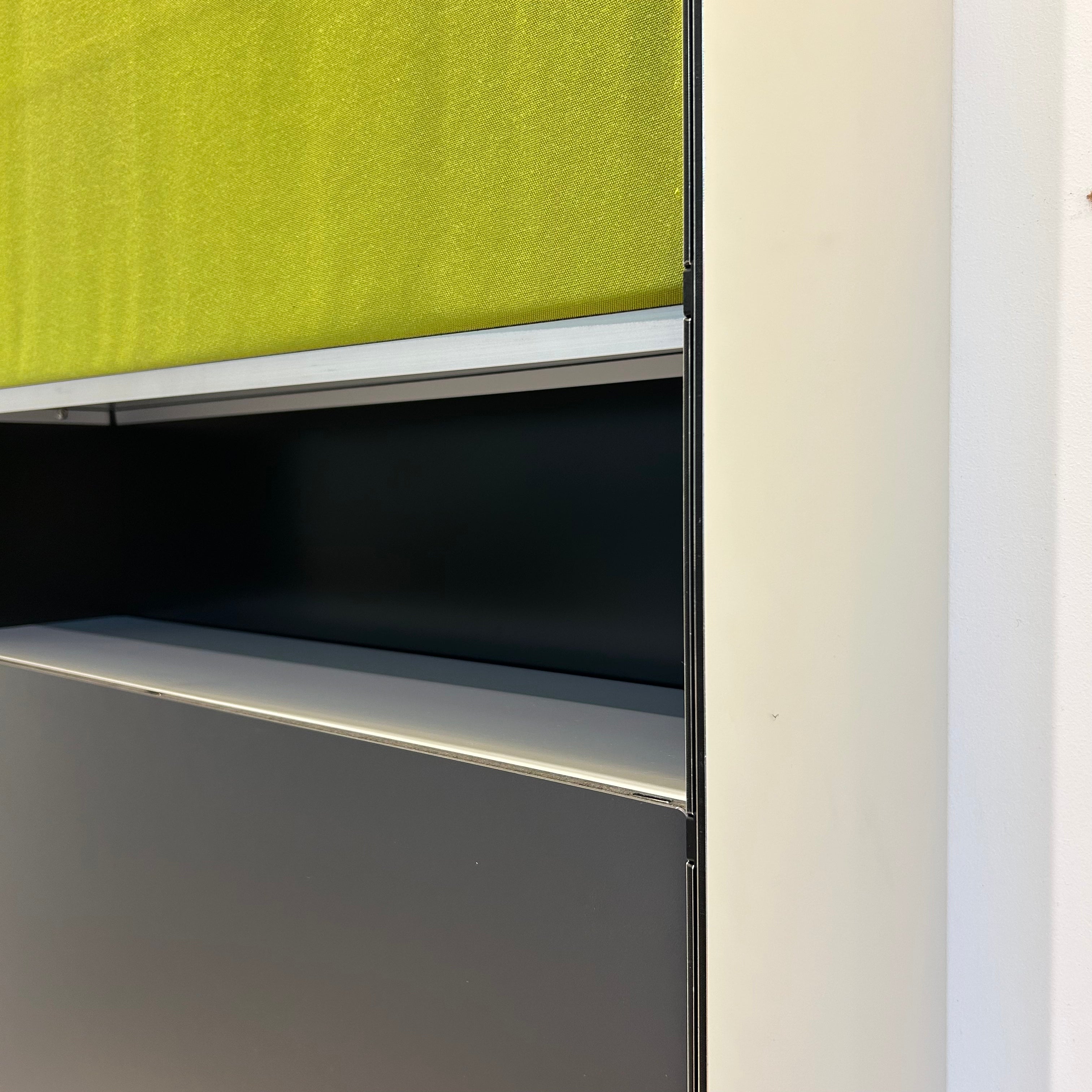 Thut Möbel / Wandmodul 613 / Hängeschrank inkl. Tischablage