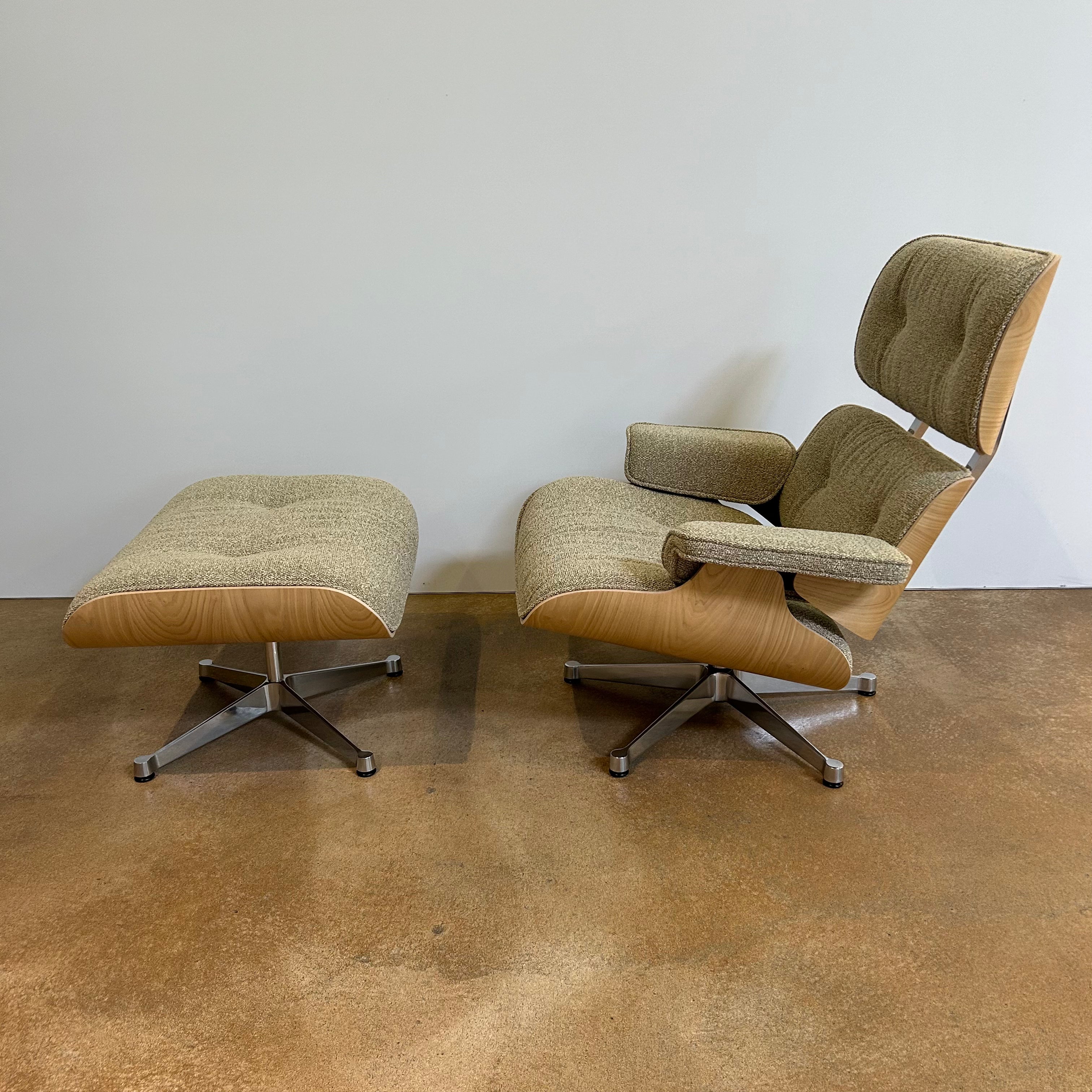 Vitra / LOUNGE CHAIR + OTTOMAN / Sessel und Hocker