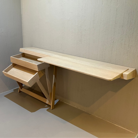 Arco / PIVOT DESK / Leaning Desk