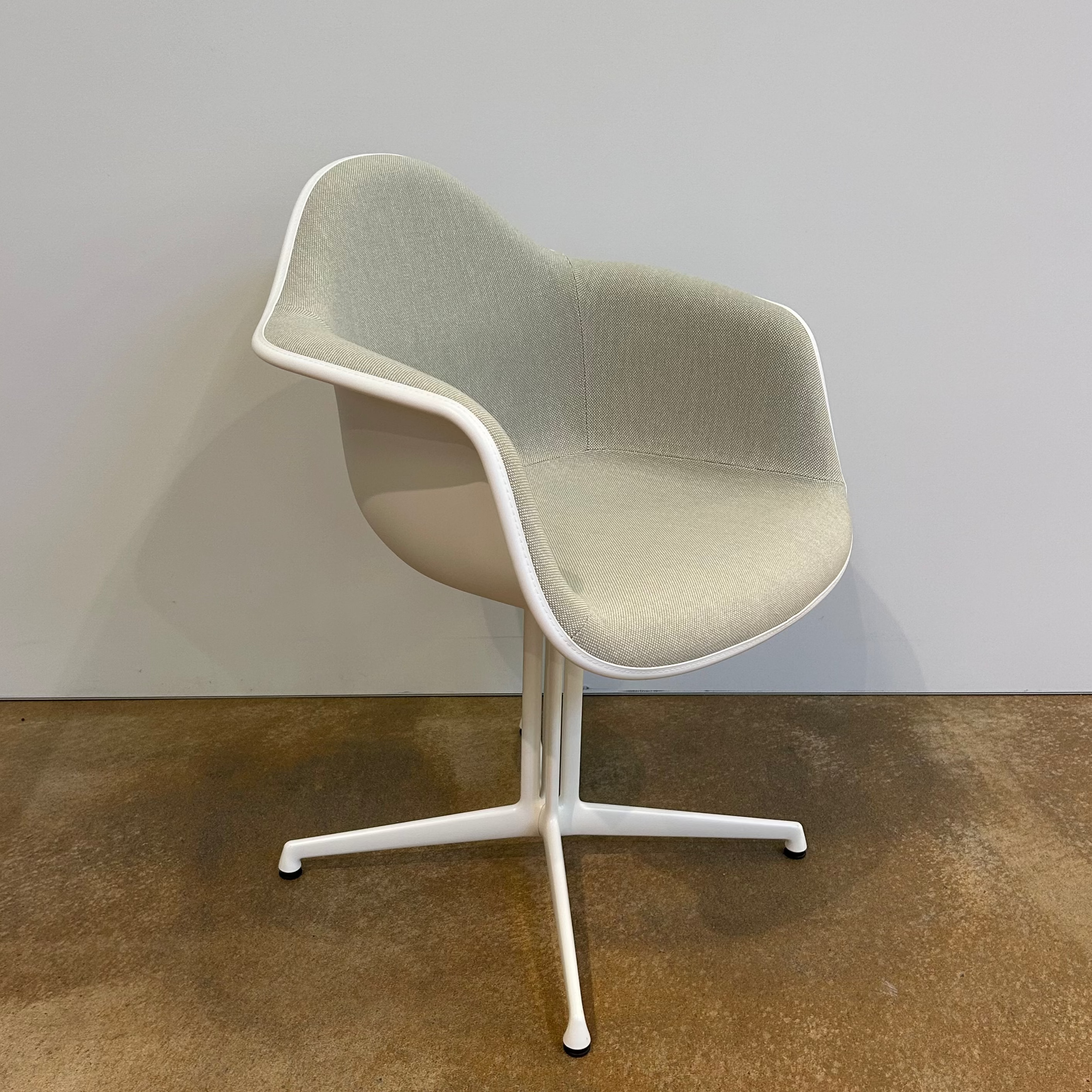 Vitra / Eames Plastic Armchair DAL / Armlehnstuhl
