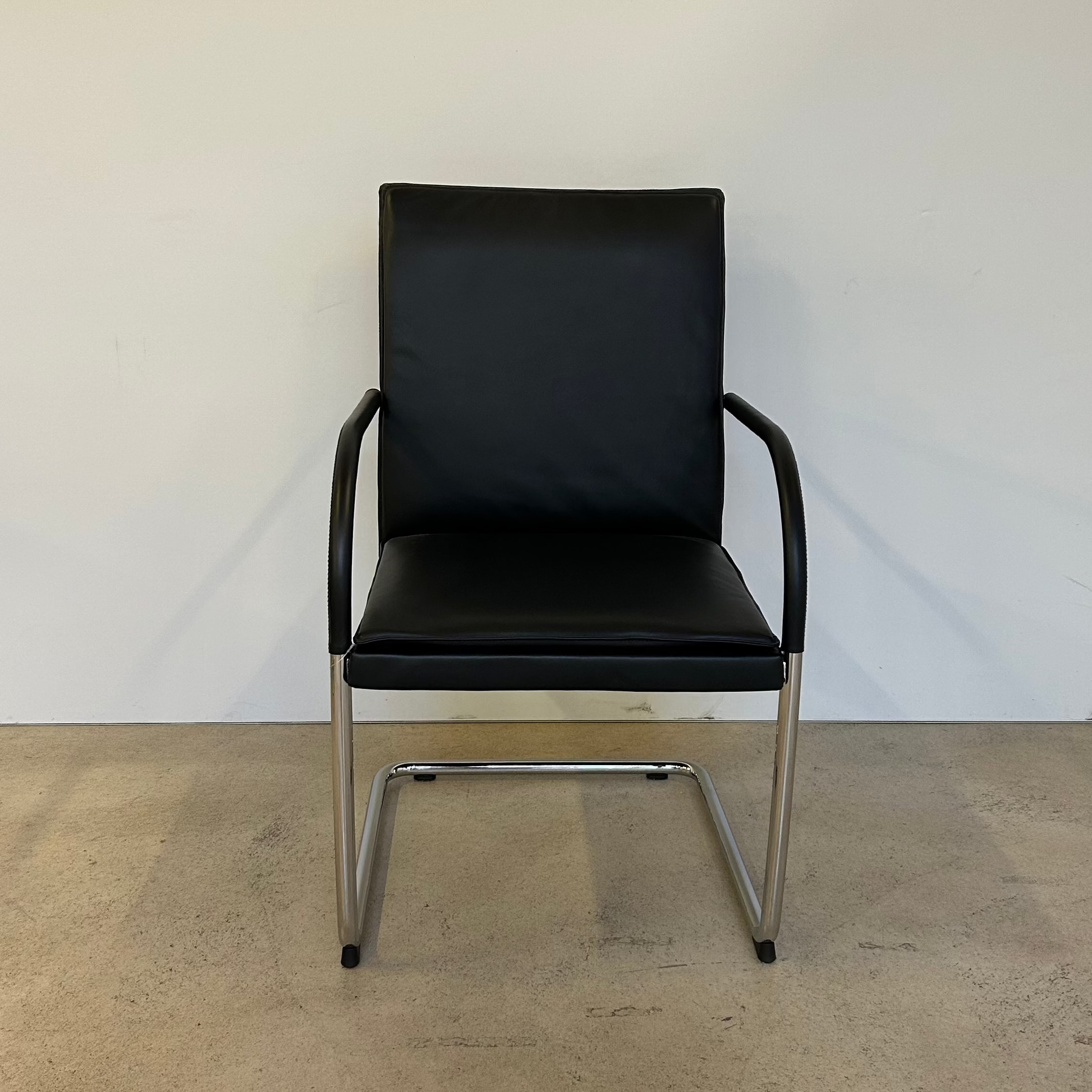 Walter Knoll / George 1577 / Freischwinger
