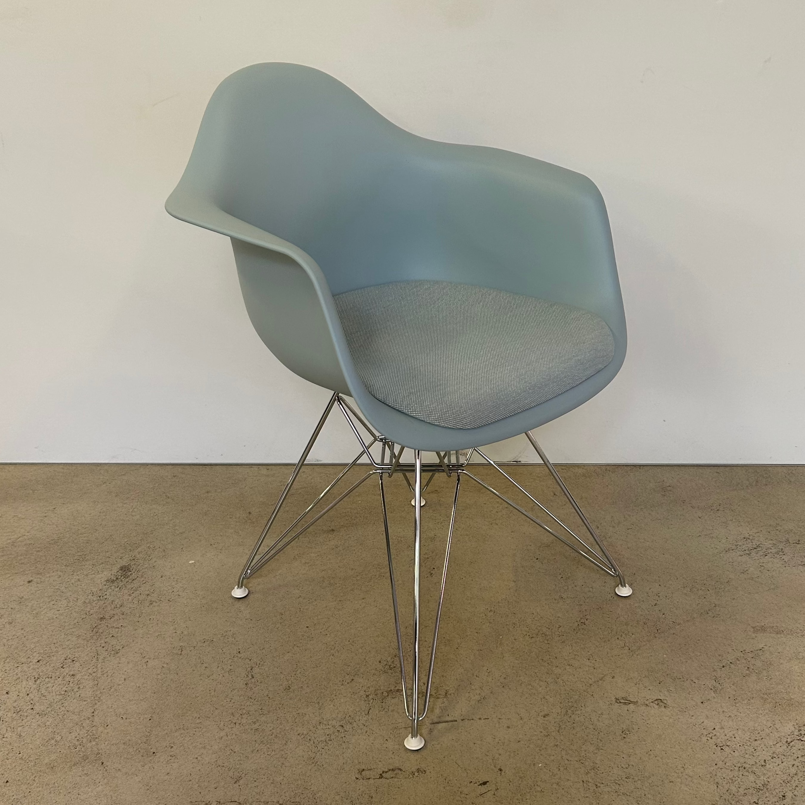 Vitra / Eames Plastic Armchair DAR / Stuhl