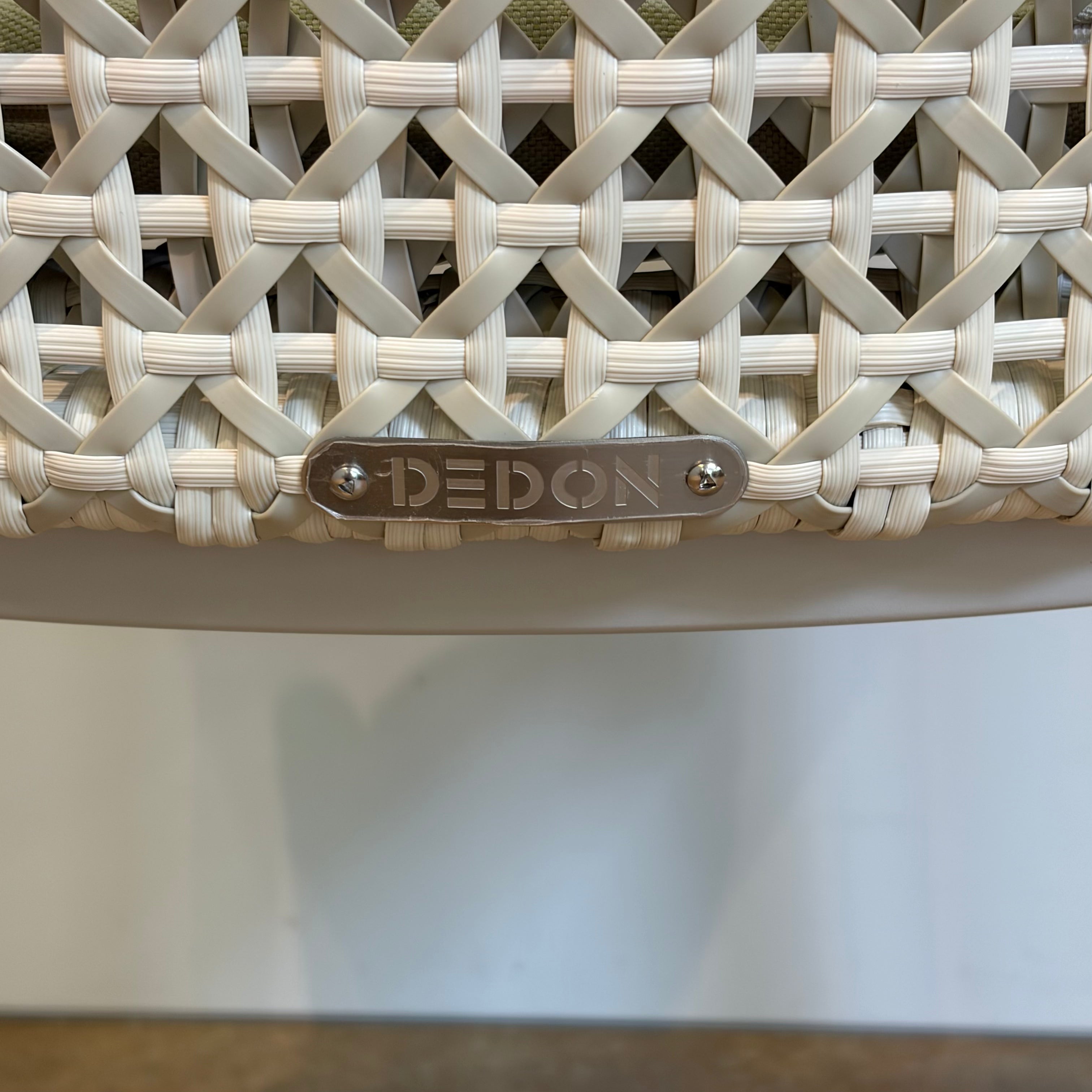Dedon / MBRACE ALU / Armlehnenstuhl mit Sitzkissen - architare shop