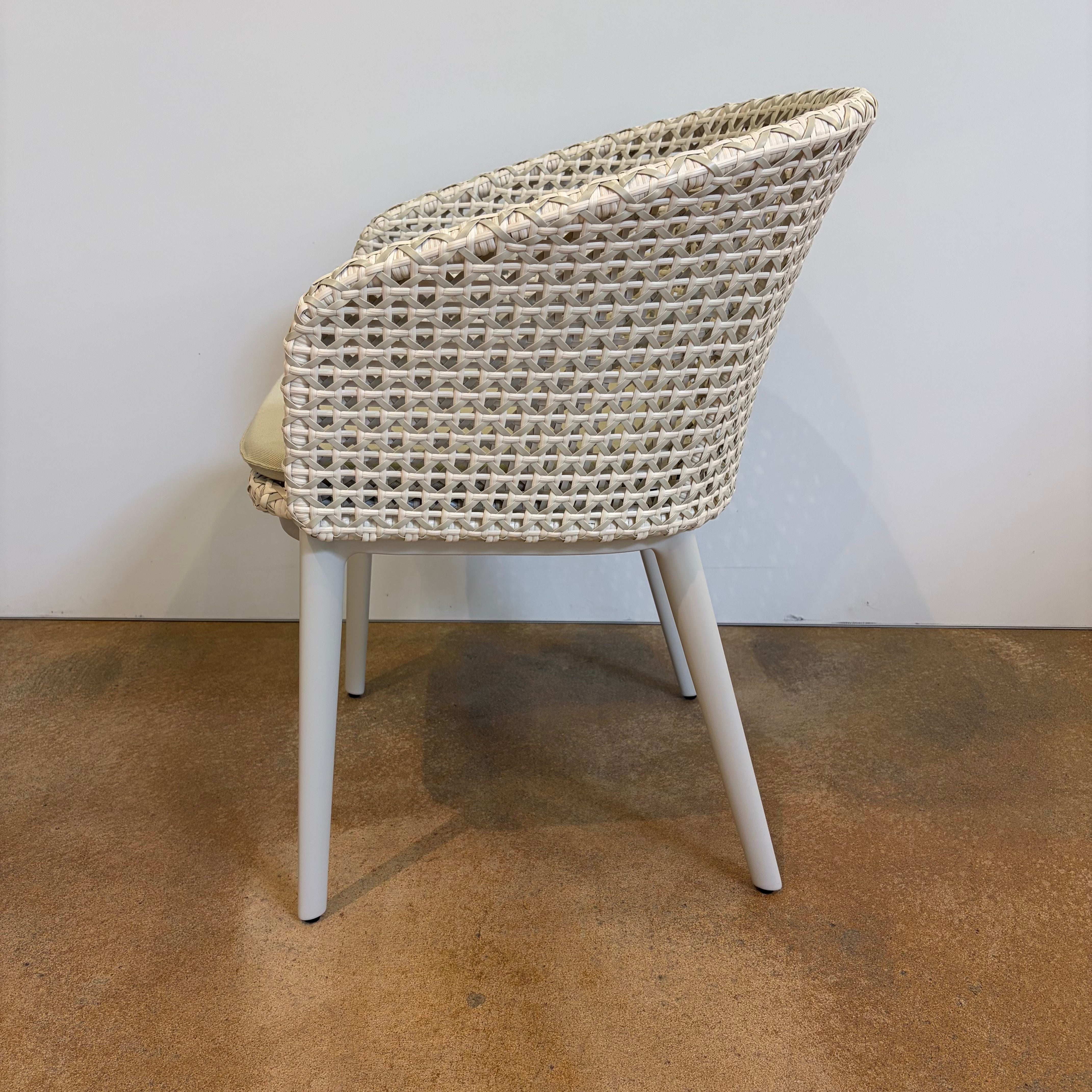 Dedon / MBRACE ALU / Armlehnenstuhl mit Sitzkissen - architare shop