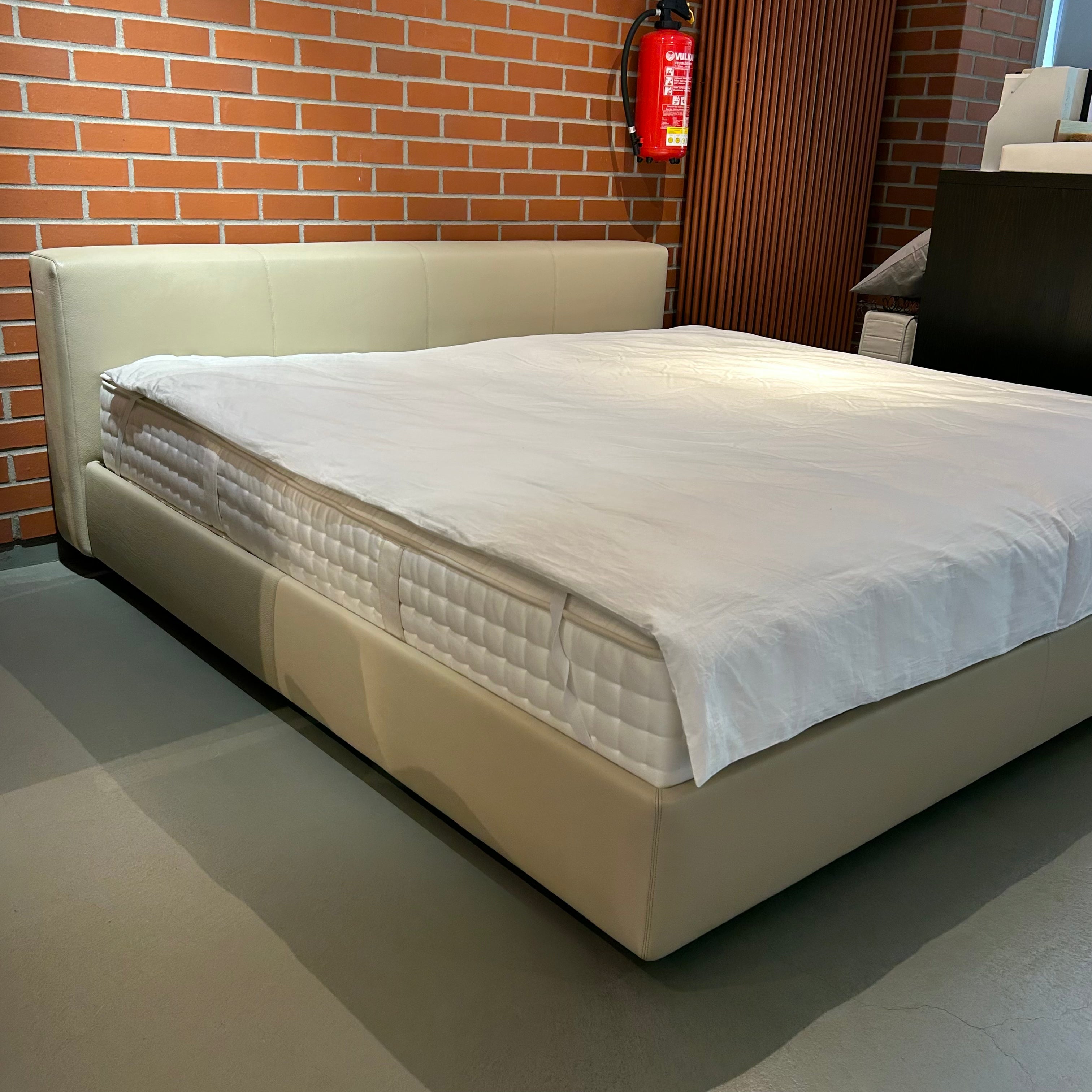 Walter Knoll / YUUTO 810-200 / Polsterbett ohne Überstand