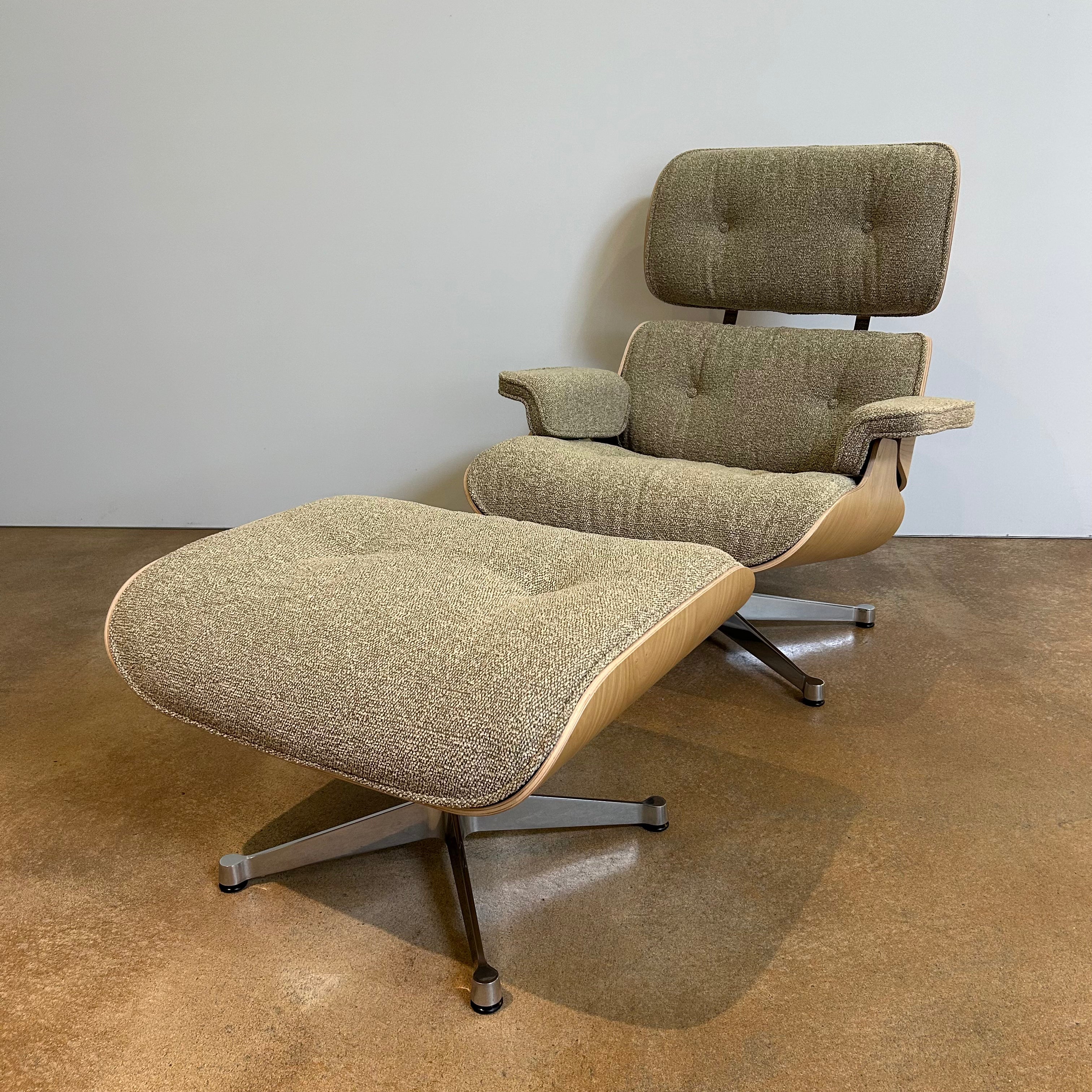 Vitra / LOUNGE CHAIR + OTTOMAN / Sessel und Hocker