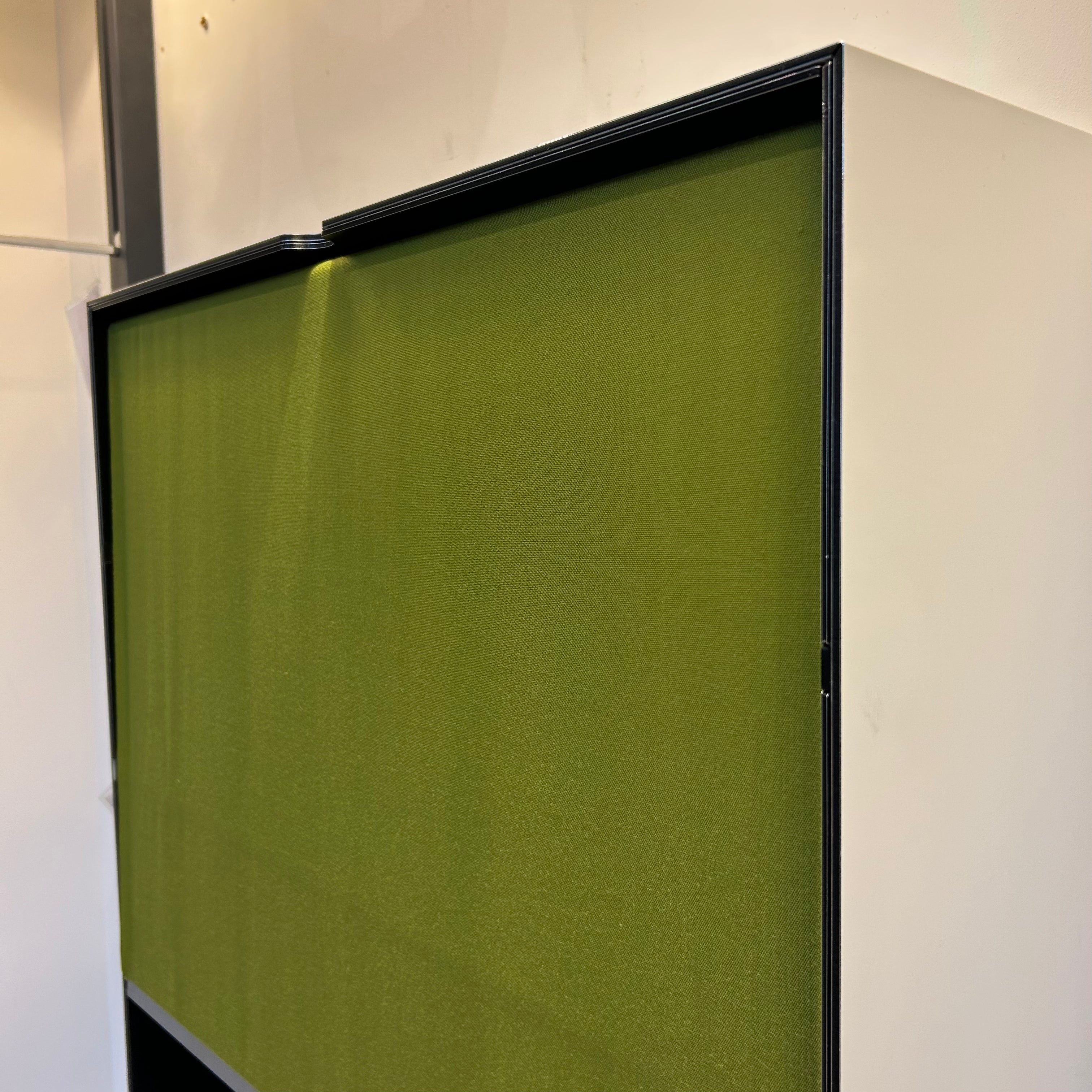 Thut Möbel / Wandmodul 613 / Hängeschrank inkl. Tischablage
