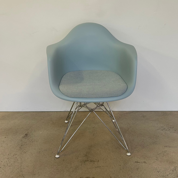 Vitra / Eames Plastic Armchair DAR / Stuhl