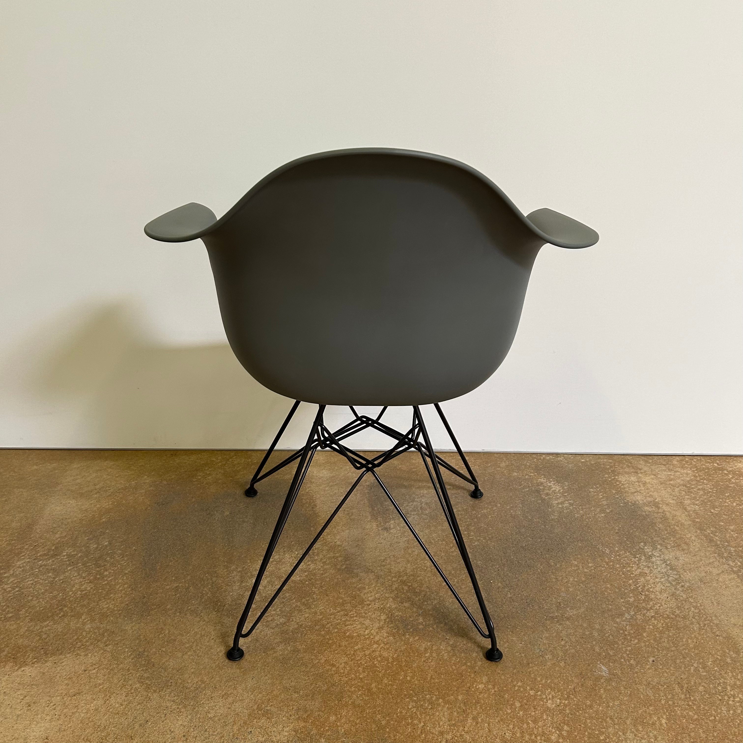 Vitra Eames Plastic Armchair DAR