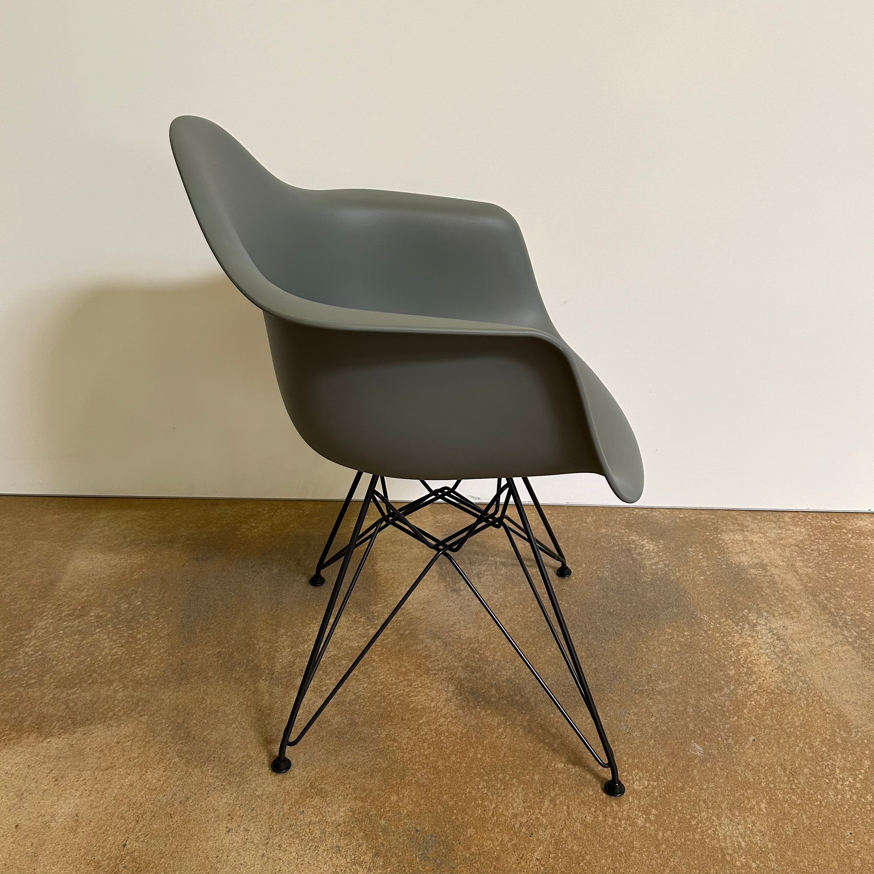 Vitra Eames Plastic Armchair DAR
