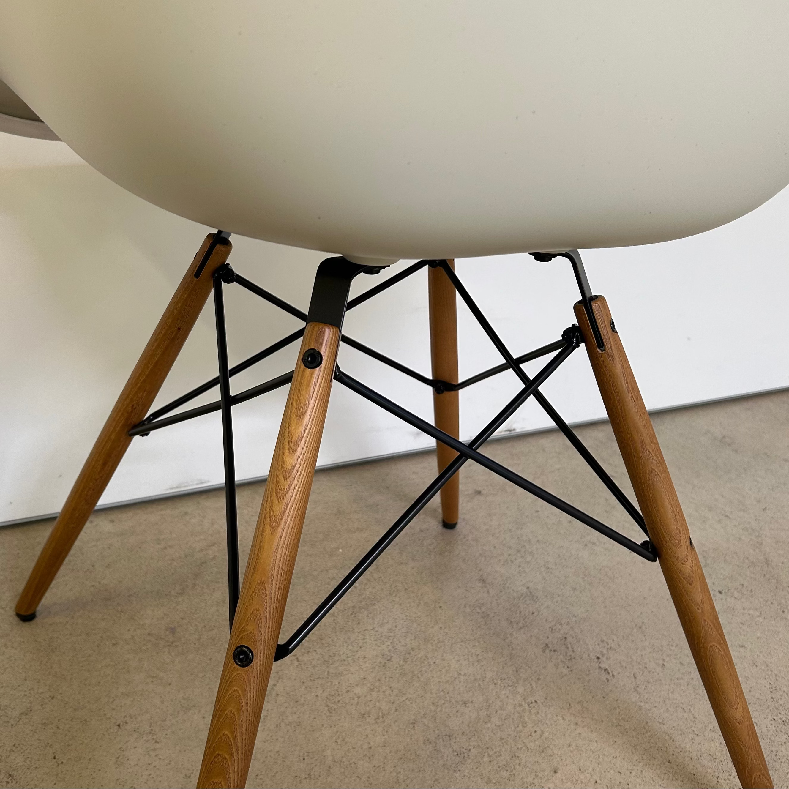 Vitra / Eames Plastic Armchair DAW / Armlehnstuhl