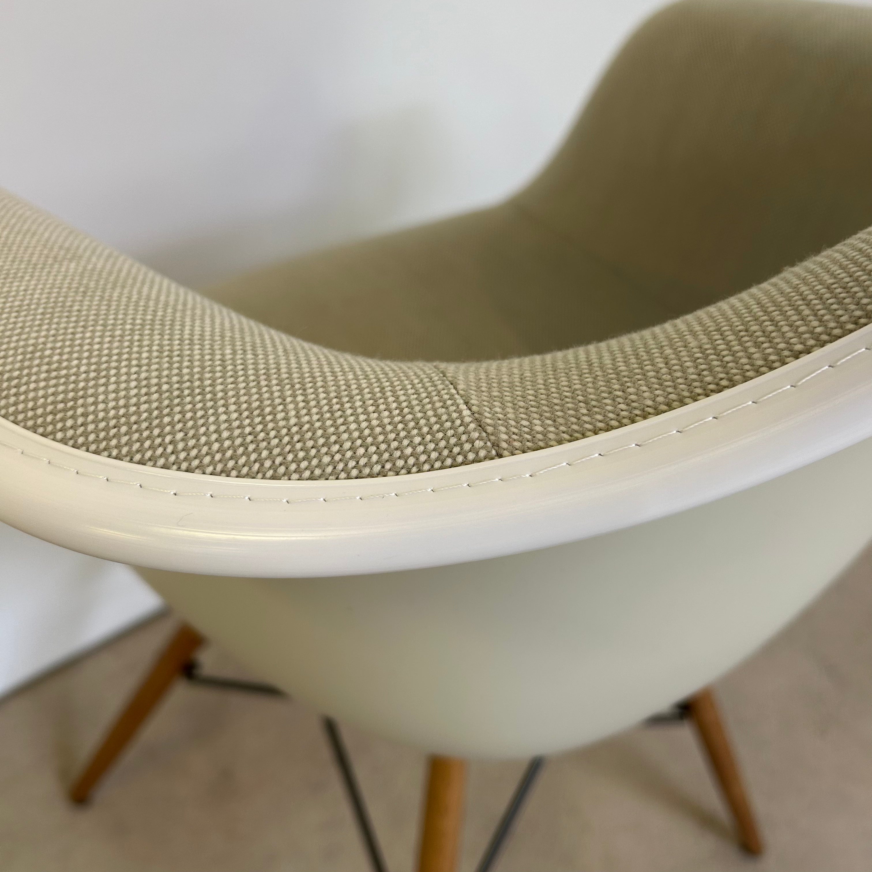 Vitra / Eames Plastic Armchair DAW / Armlehnstuhl