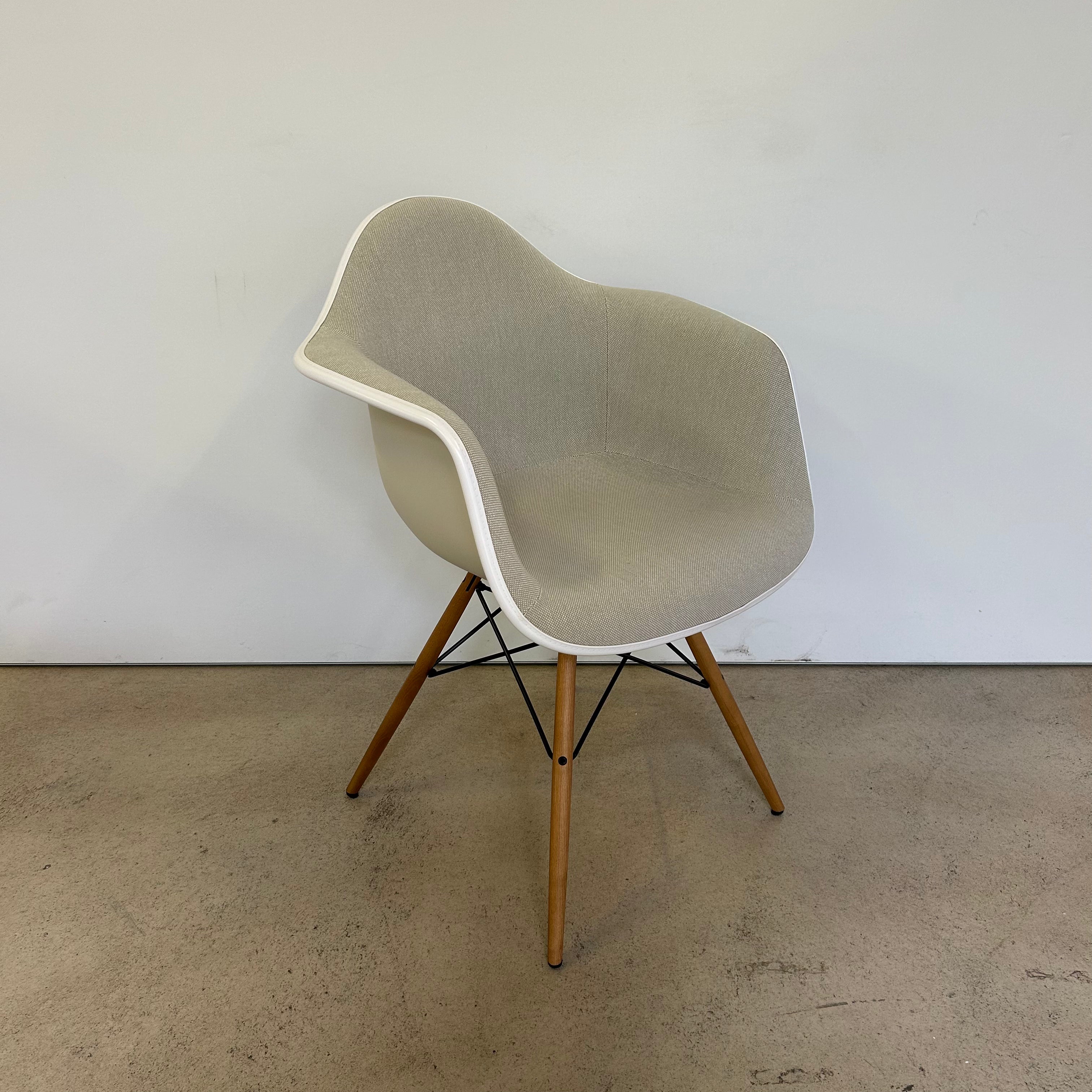 Vitra / Eames Plastic Armchair DAW / Armlehnstuhl