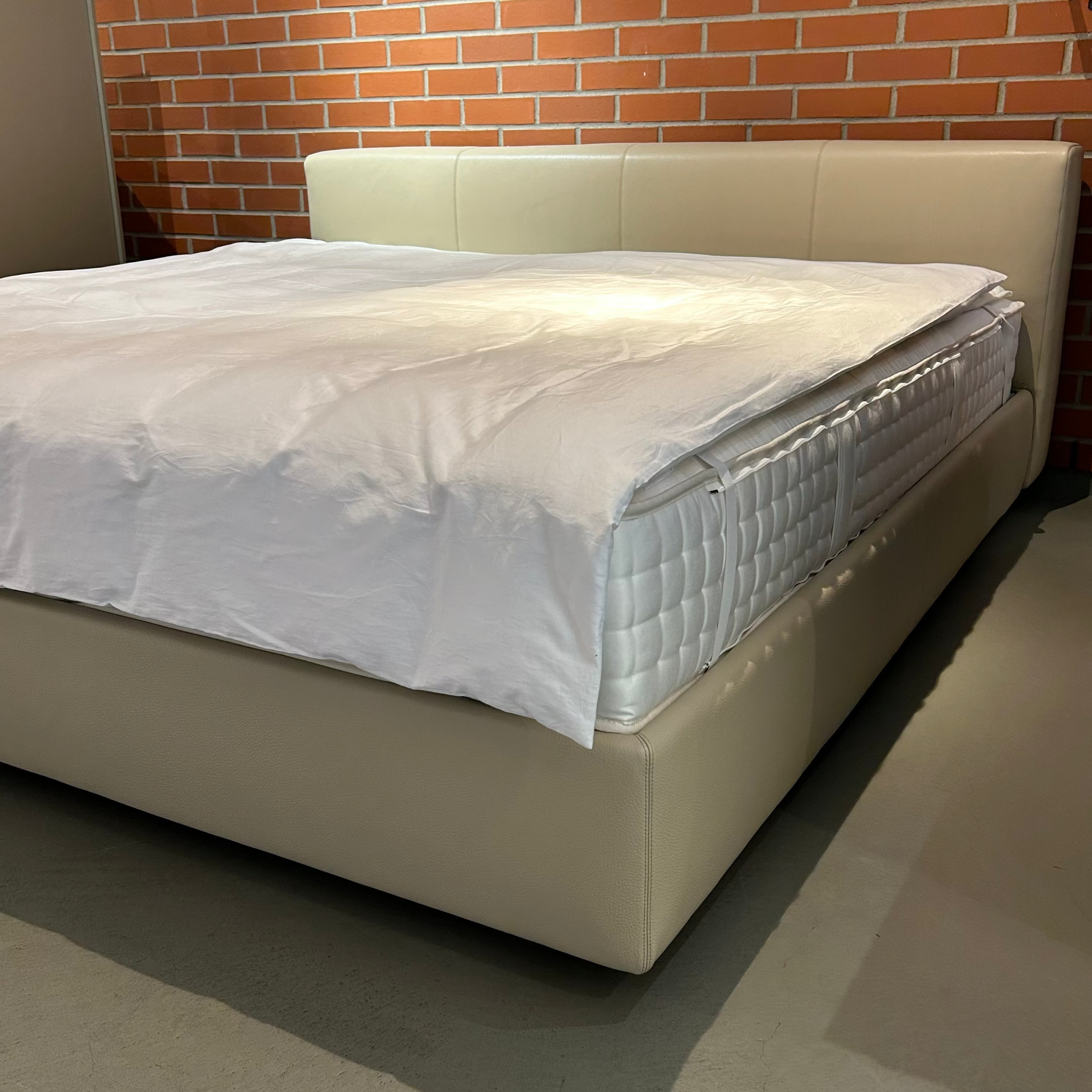 Walter Knoll / YUUTO 810-200 / Polsterbett ohne Überstand