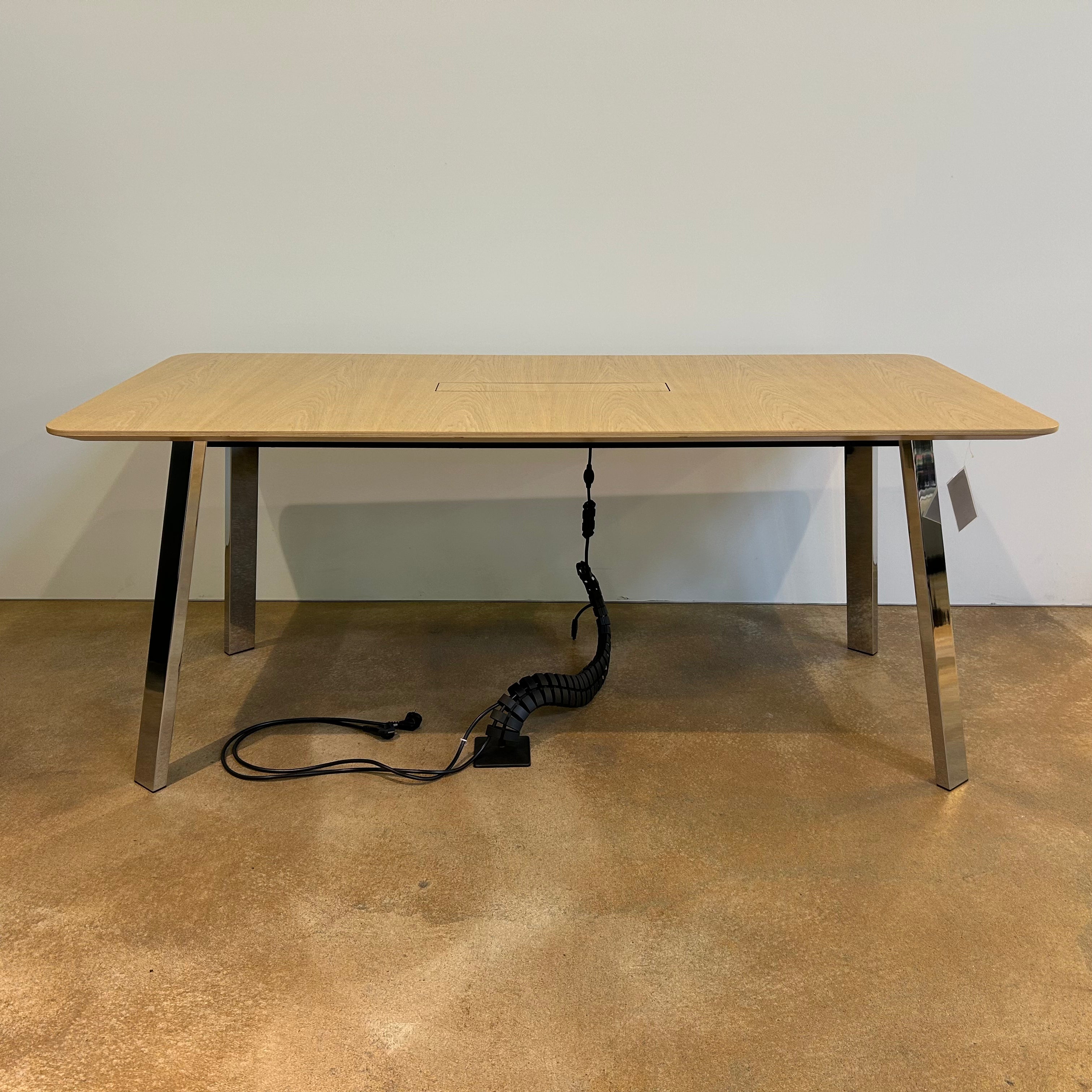 Brune grand table