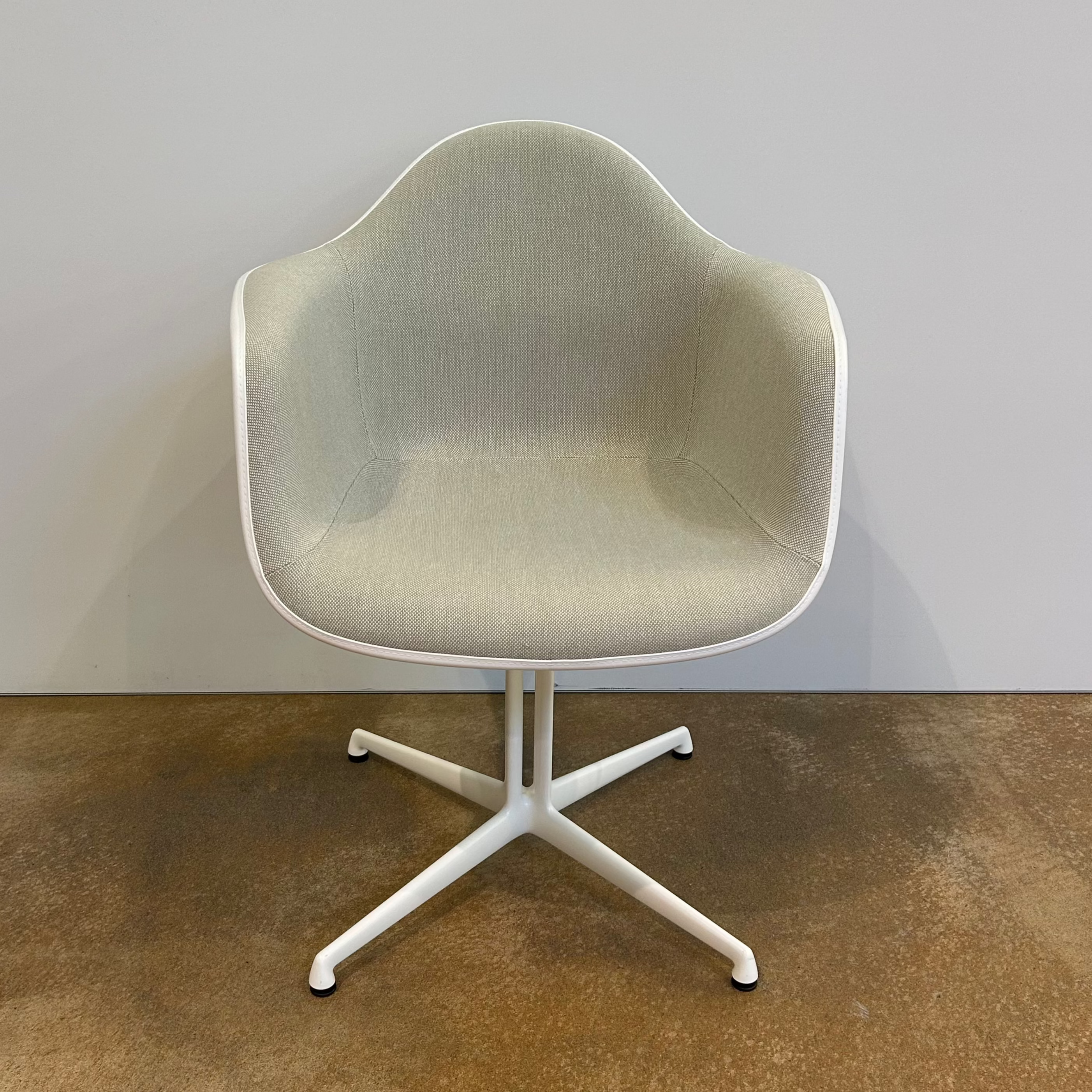 Vitra / Eames Plastic Armchair DAL / Armlehnstuhl