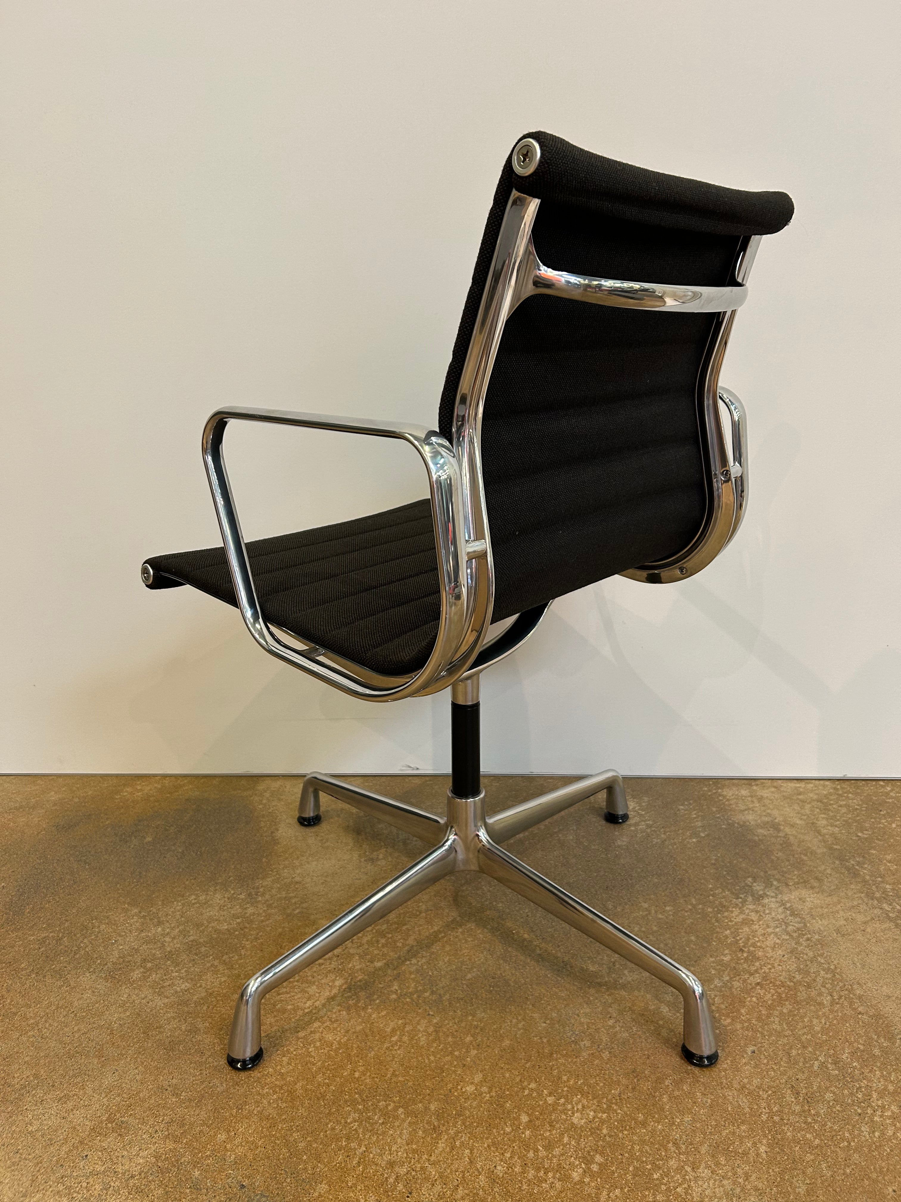 Vitra / ALU CHAIR EA 104 / Sessel