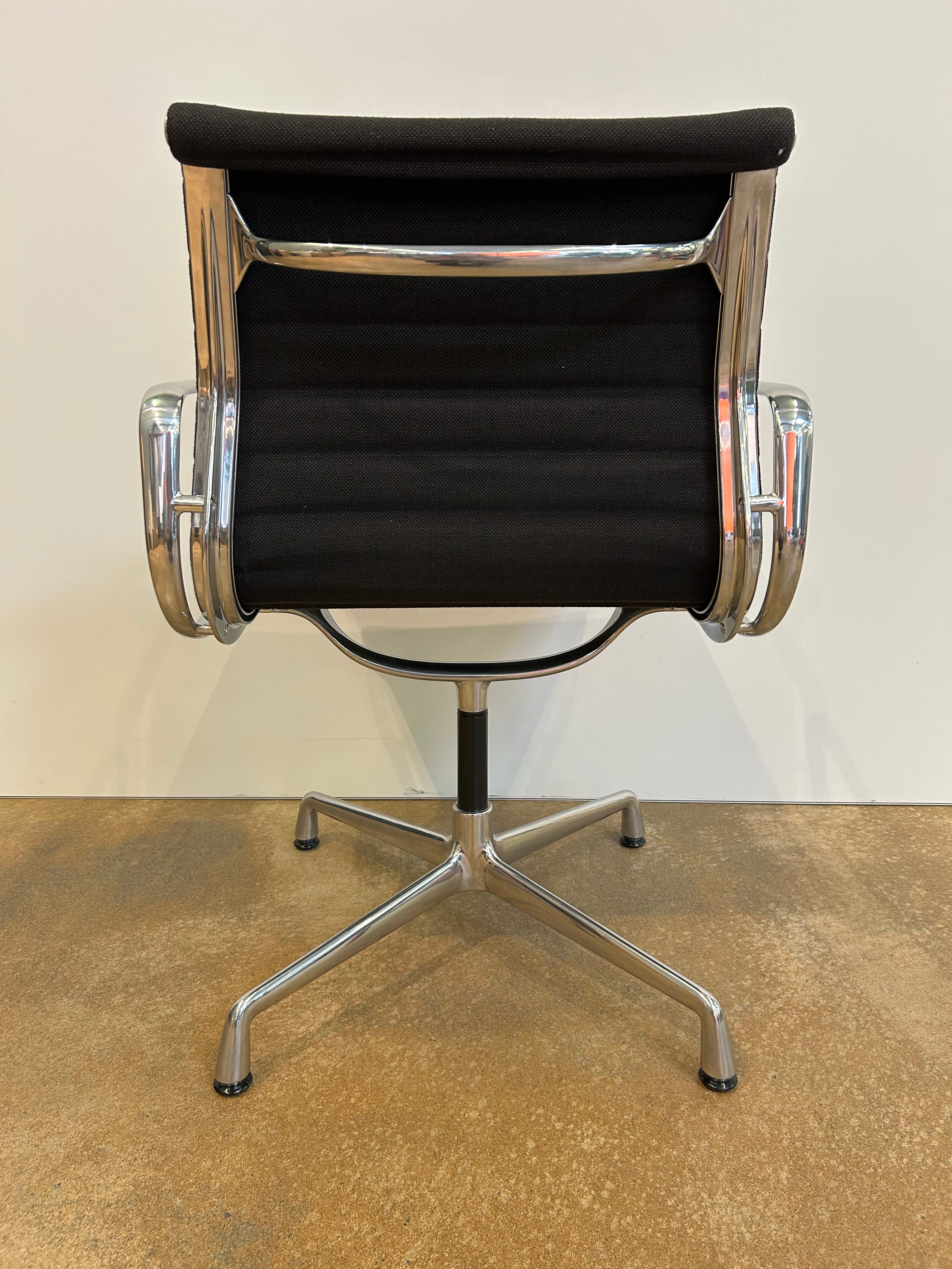 Vitra / ALU CHAIR EA 104 / Sessel