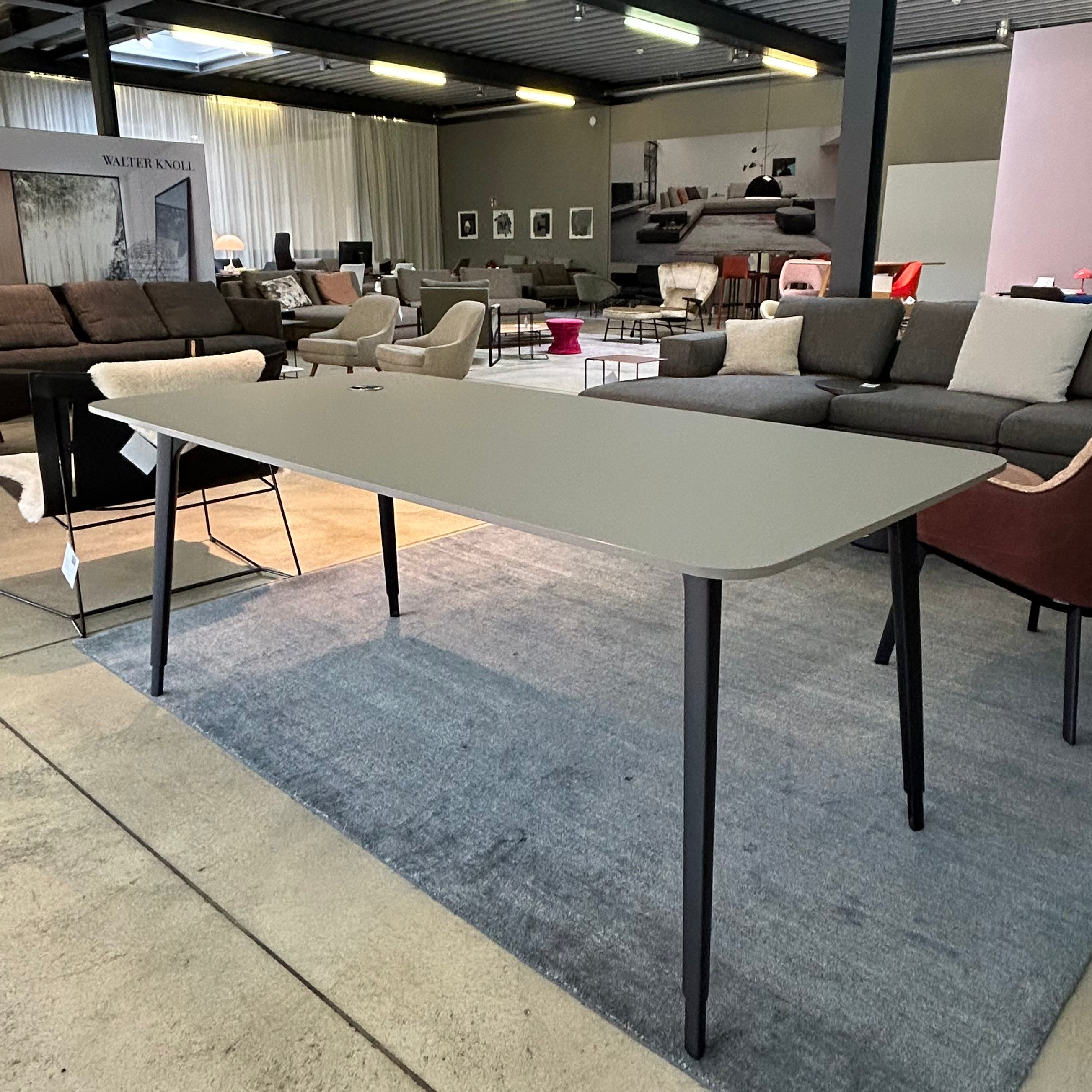 Walter Knoll / KEYPIECE MANAGEMENT / Management Desk