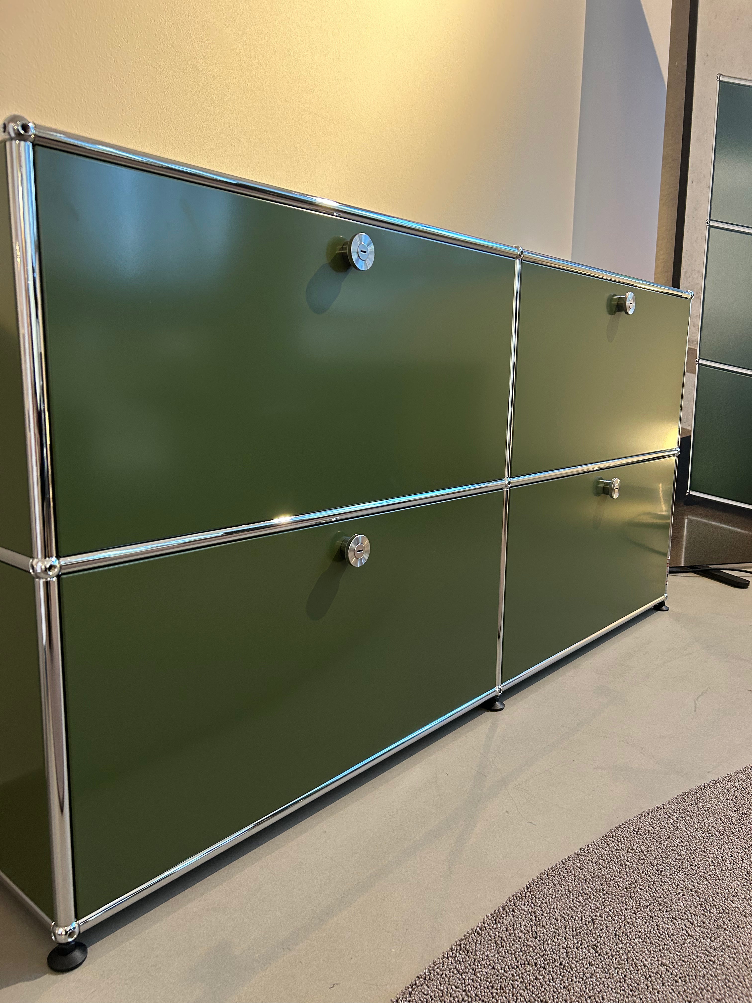 USM Haller / Sideboard mit 4 Klapptüren