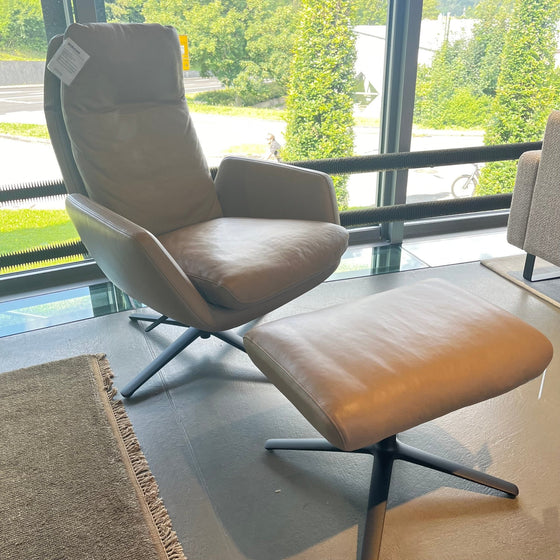 Cor / Cordia / armchair with stool