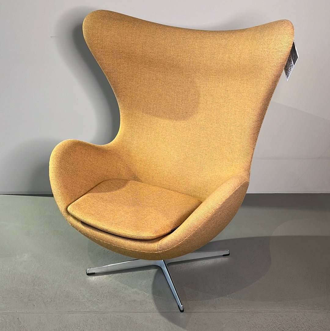 Fritz Hansen / EGG / Sessel mit Hocker - architare shop