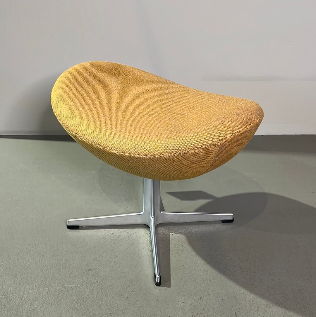 Fritz Hansen / EGG / Sessel mit Hocker - architare shop