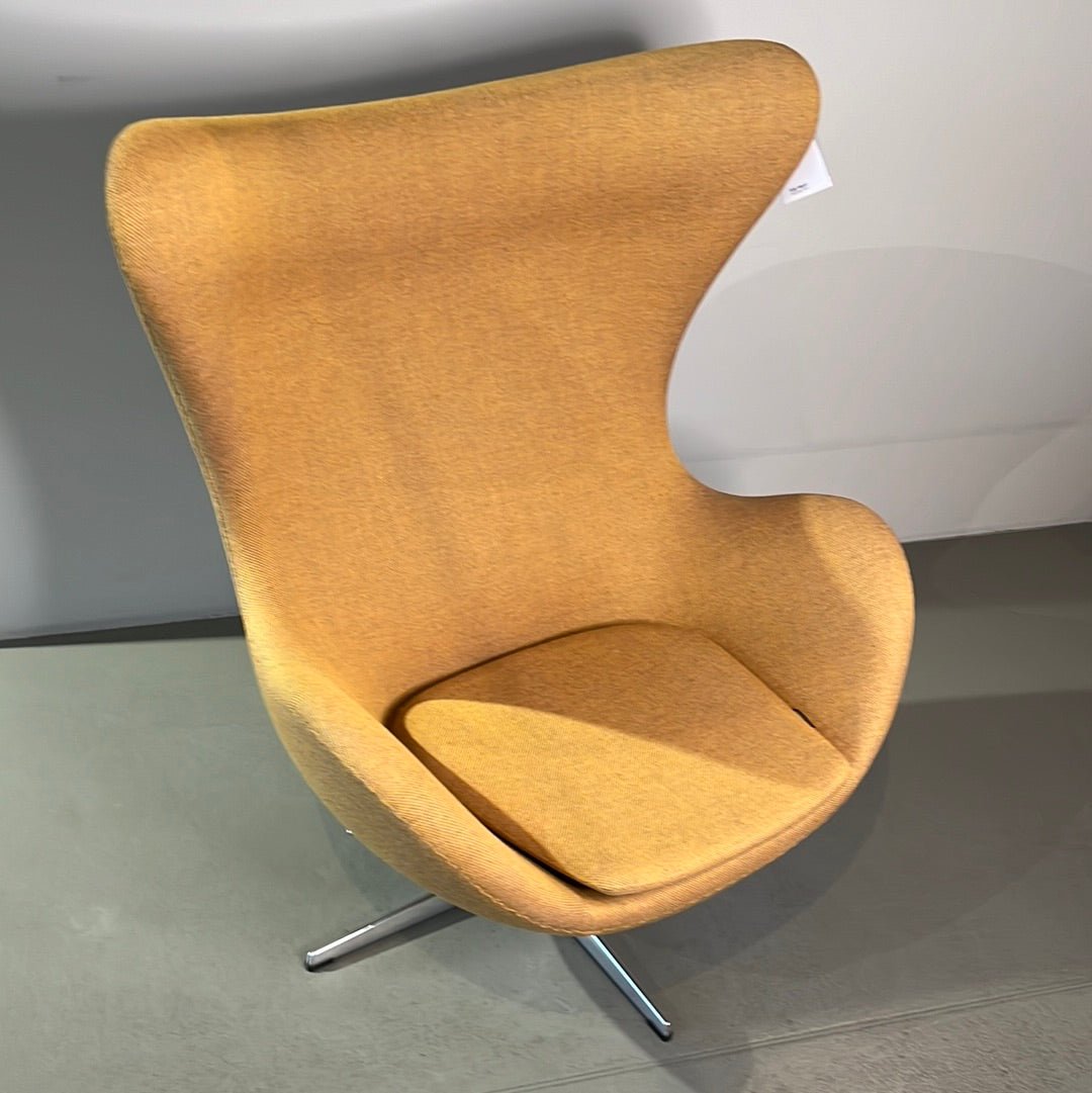 Fritz Hansen / EGG / Sessel mit Hocker - architare shop