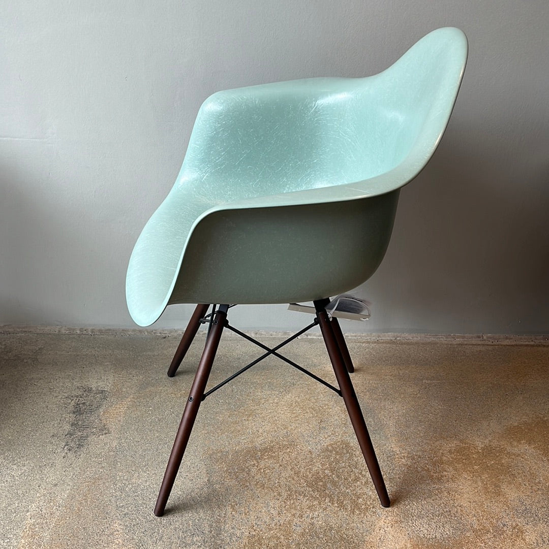 Vitra / Eames Fiberglass Armchair / Stuhl