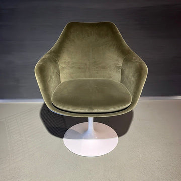 Knoll International / SAARINEN Tulpenstuhl / Armlehnstuhl
