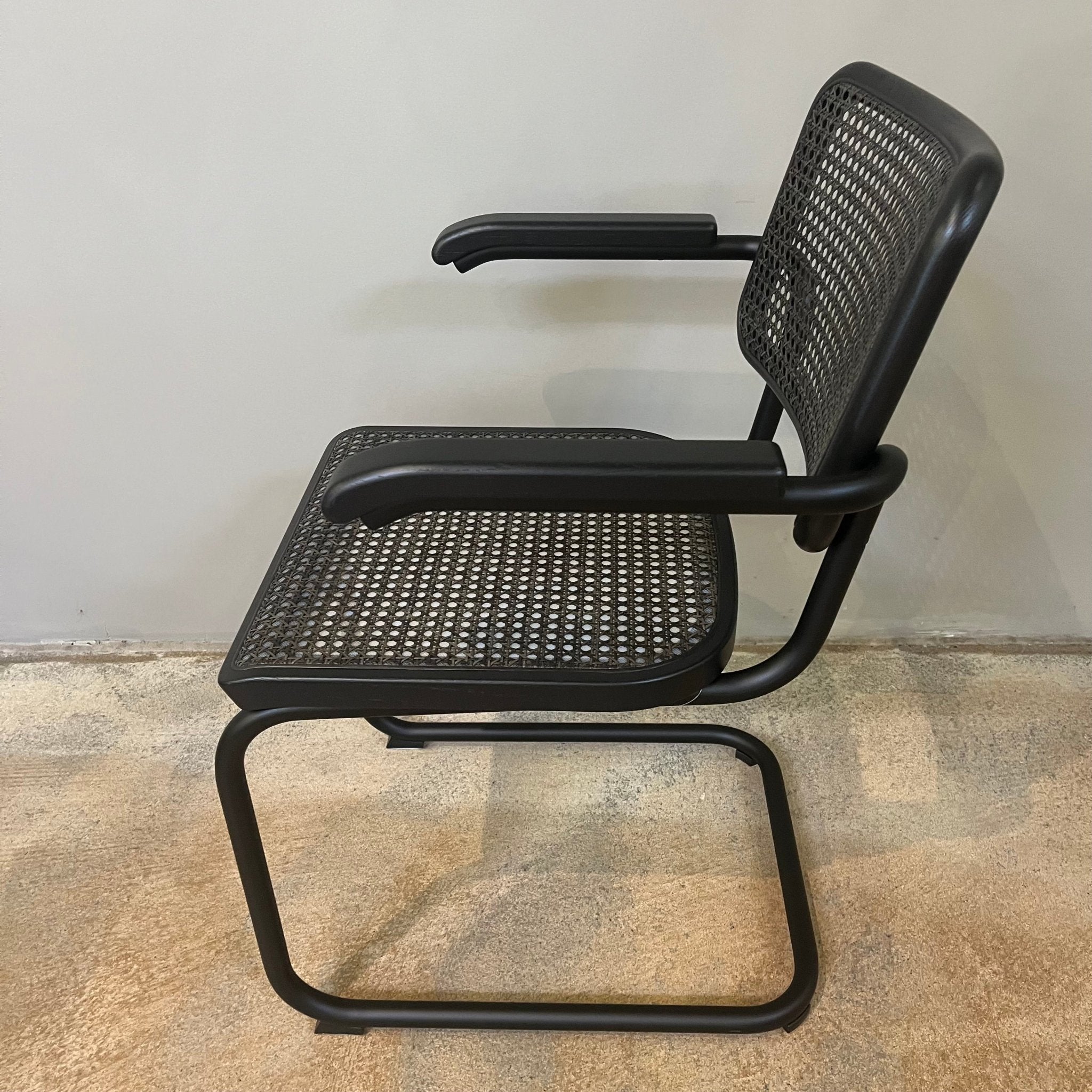 Thonet / S 64 V / Freischwinger Stuhl mit Armlehnen - architare shop