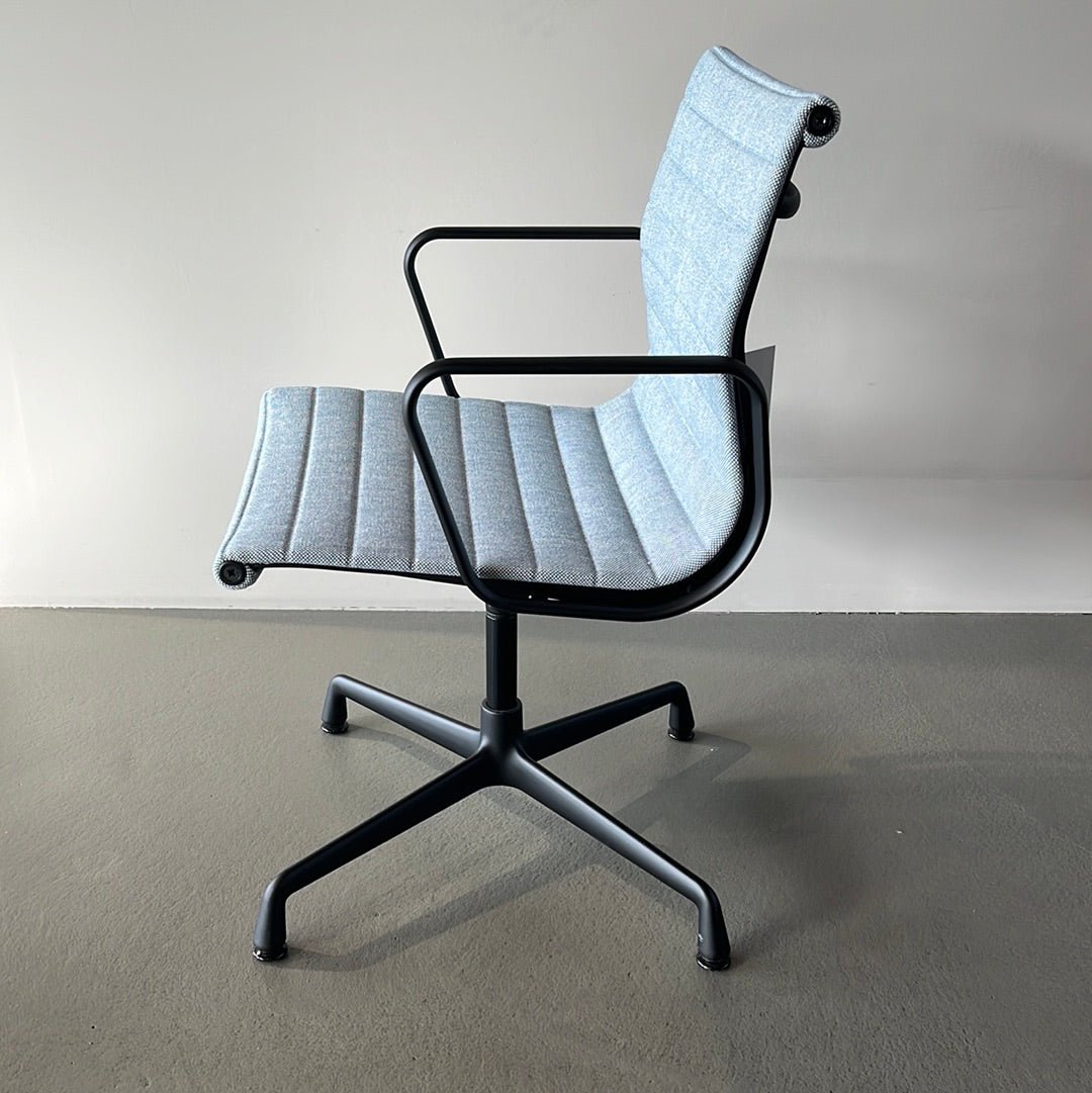 Vitra / ALU CHAIR EA 104 / Sessel - architare shop