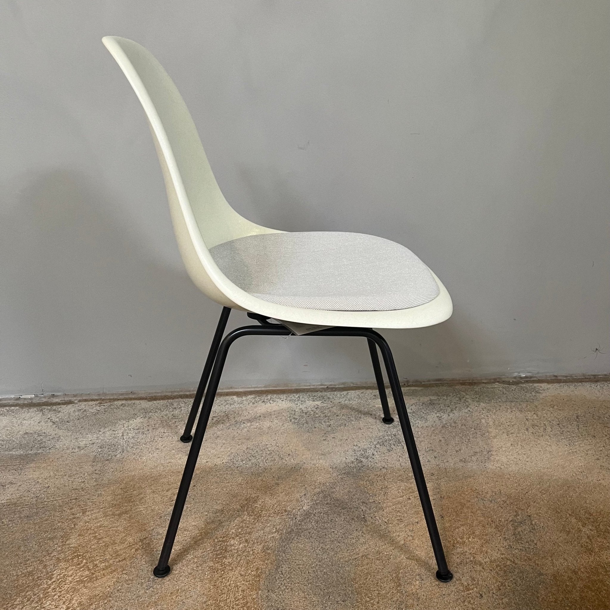 Vitra / Eames Fiberglass Side Chair / Stuhl - architare shop