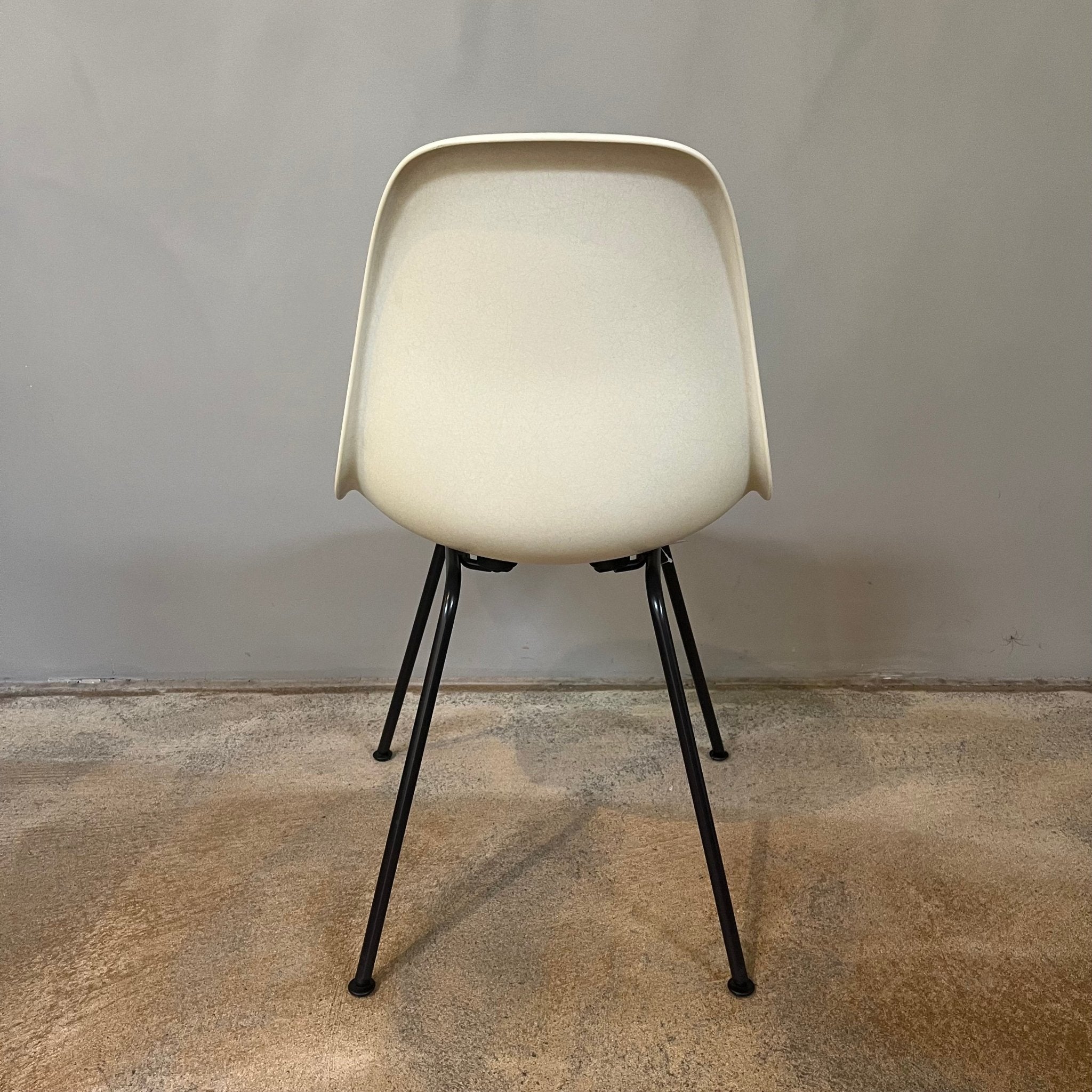 Vitra / Eames Fiberglass Side Chair / Stuhl - architare shop