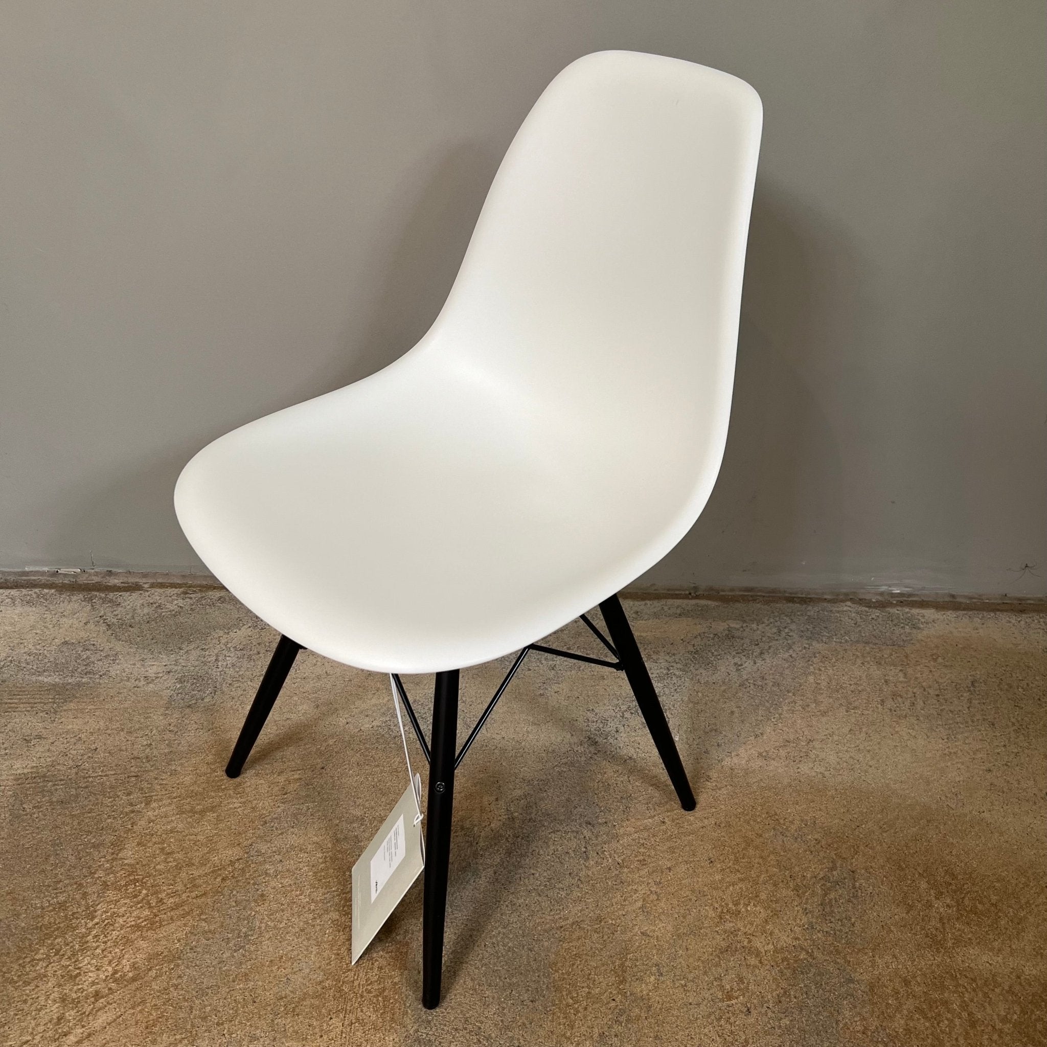 Vitra / Eames Plastic Sidechair DSW / Stuhl - architare shop