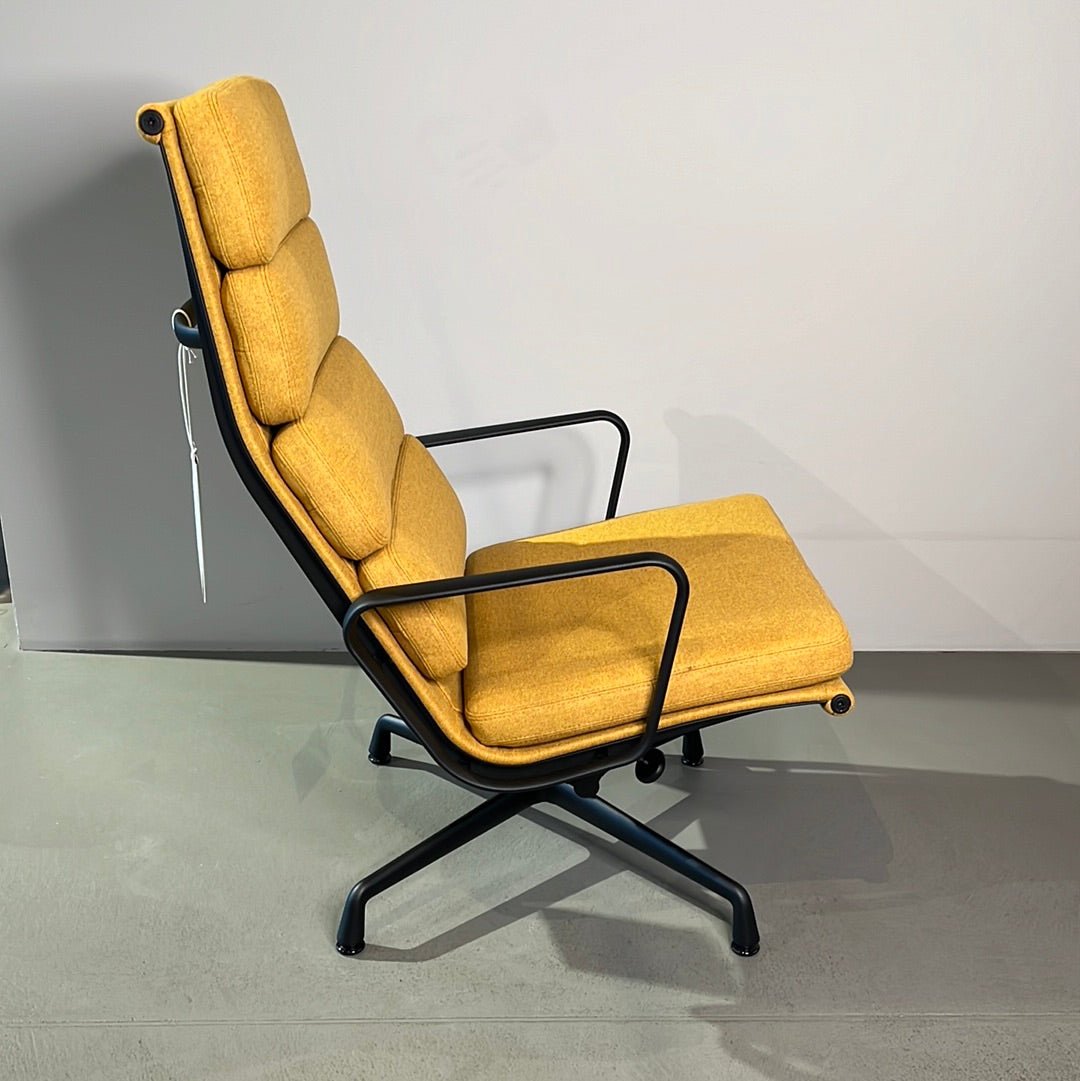 Vitra / SOFT PAD CHAIR EA / Sessel mit Hocker - architare shop