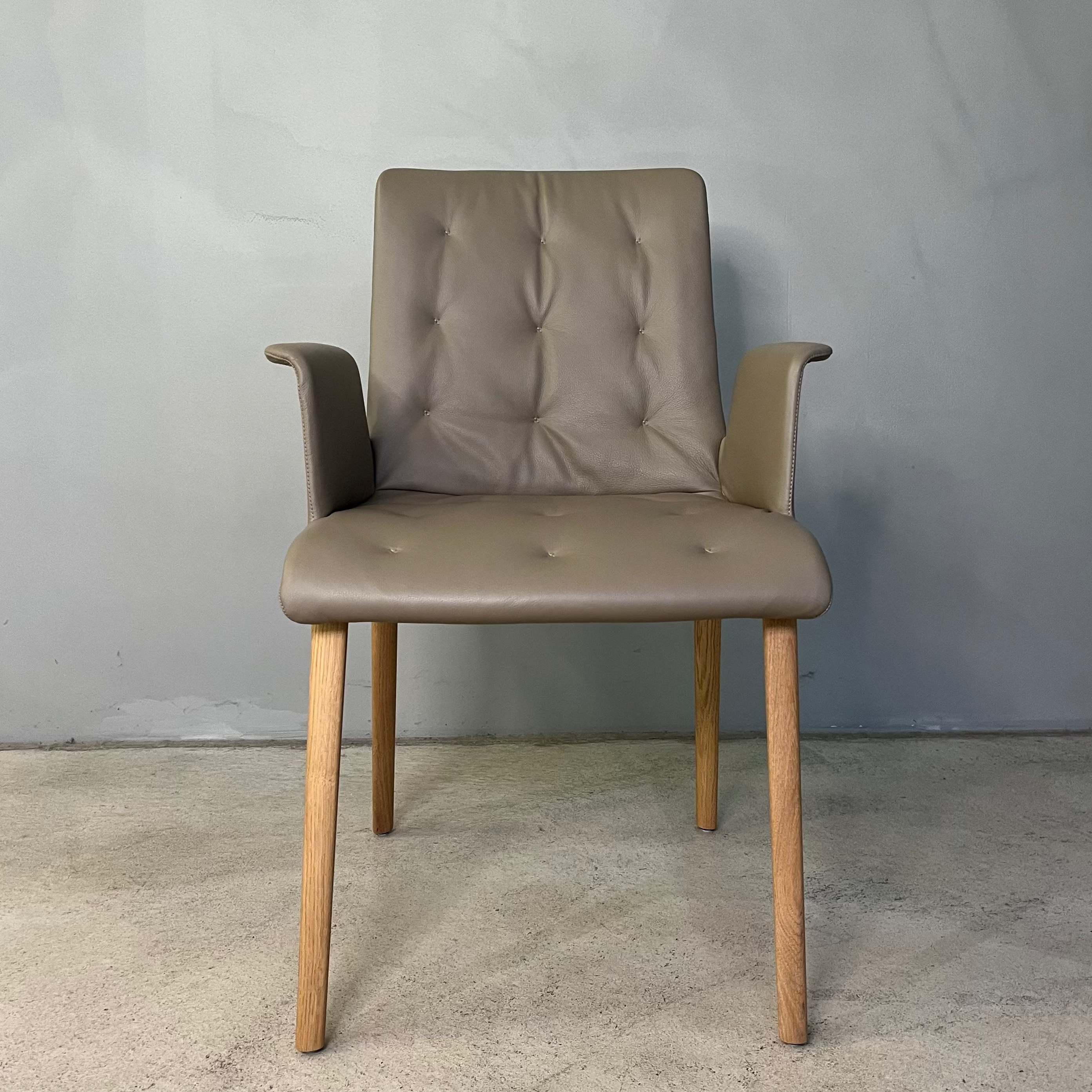 Liz Stuhl Eiche Leder Beige