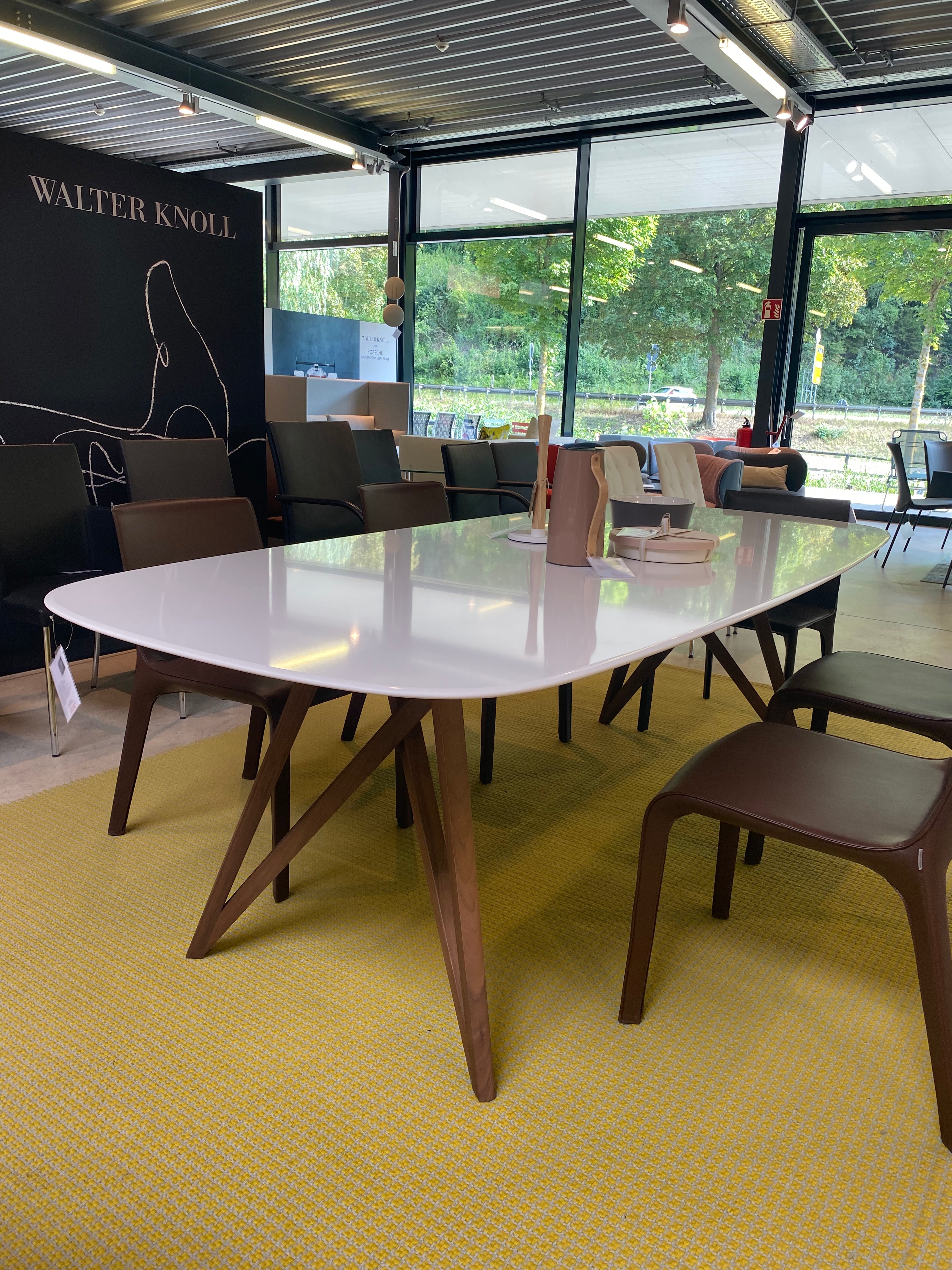 Esstisch Walter Knoll Seito 2752 Holzbeine Nussbaum Steinplatte Quarzsteinplatte 